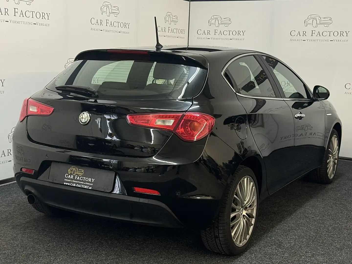 Alfa Romeo Giulietta Distinctive 1,4 TB MultiAir TCT Schwarz - 2