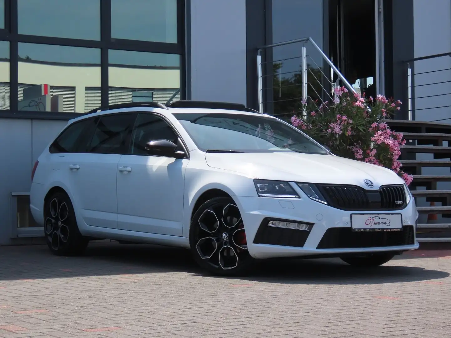 Skoda Octavia RS Autom. 4x4 Pano Ambiente Carbon Weiß - 1