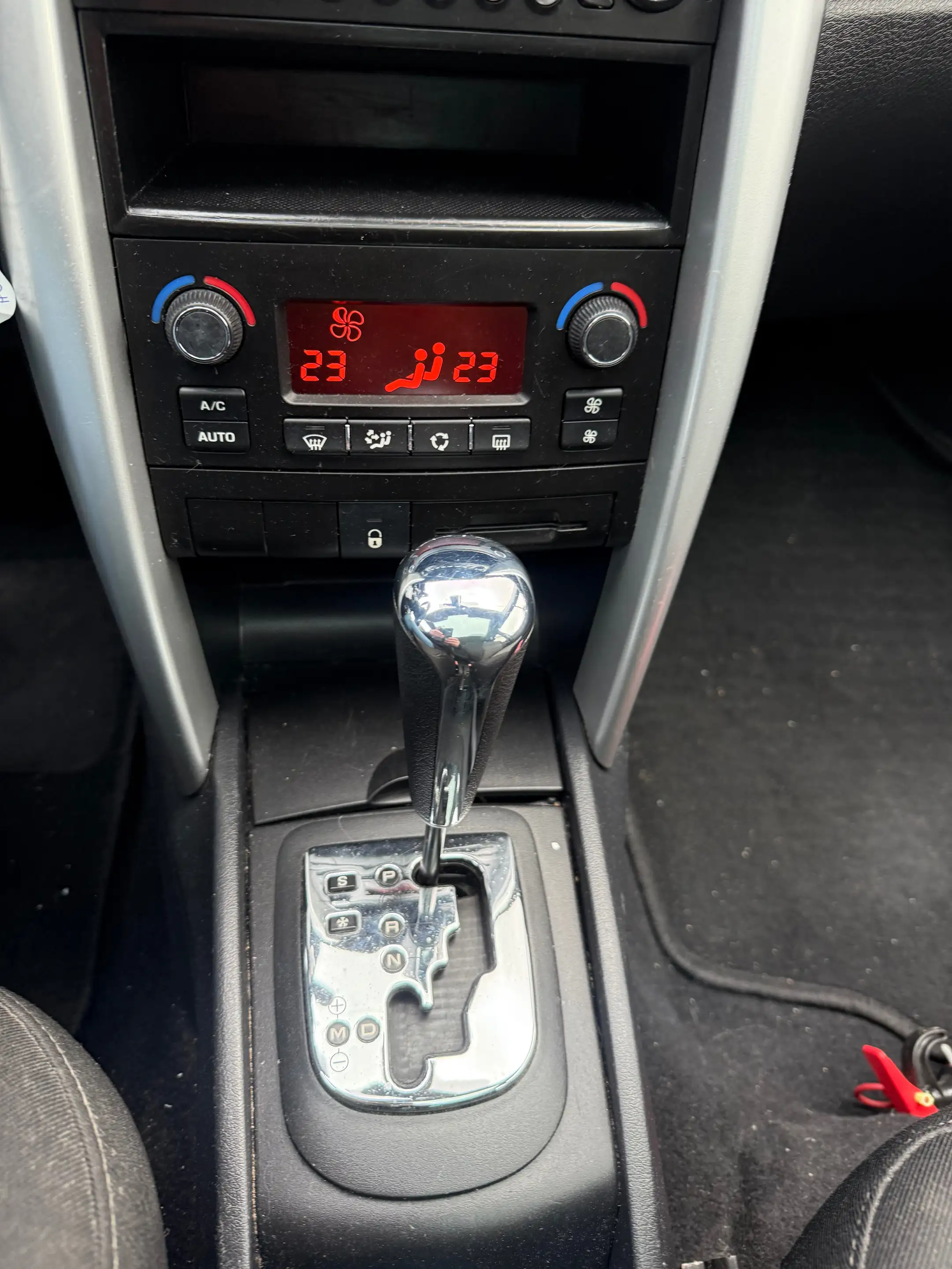 Peugeot 207 1.6i-EUEO 5-BOITE AUTOMATIQUE -GARANTIE 1 AN — photo 11