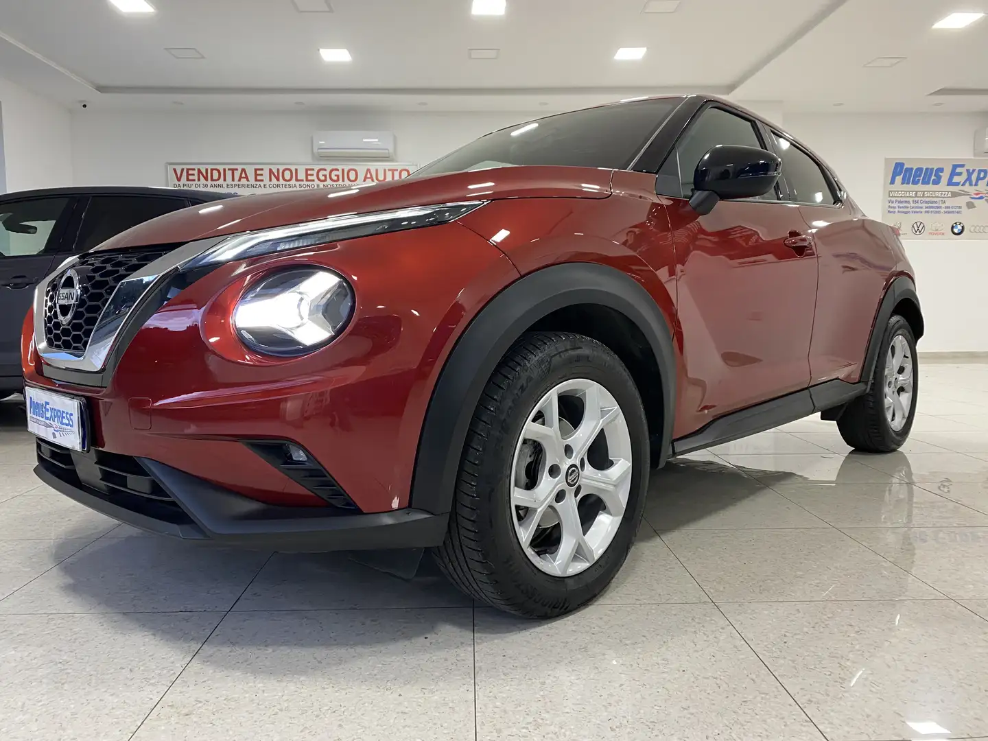Nissan Juke Juke II 2020 1.0 dig-t N-Connecta 117cv Rood - 1