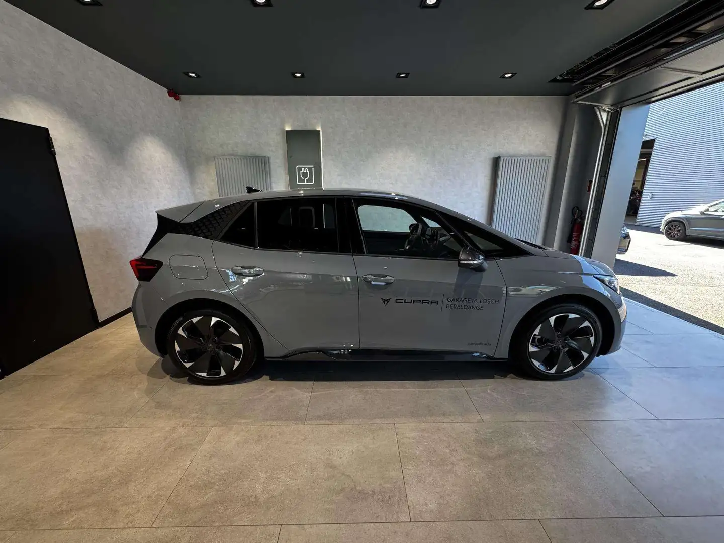 CUPRA Born 204 Gris - 2