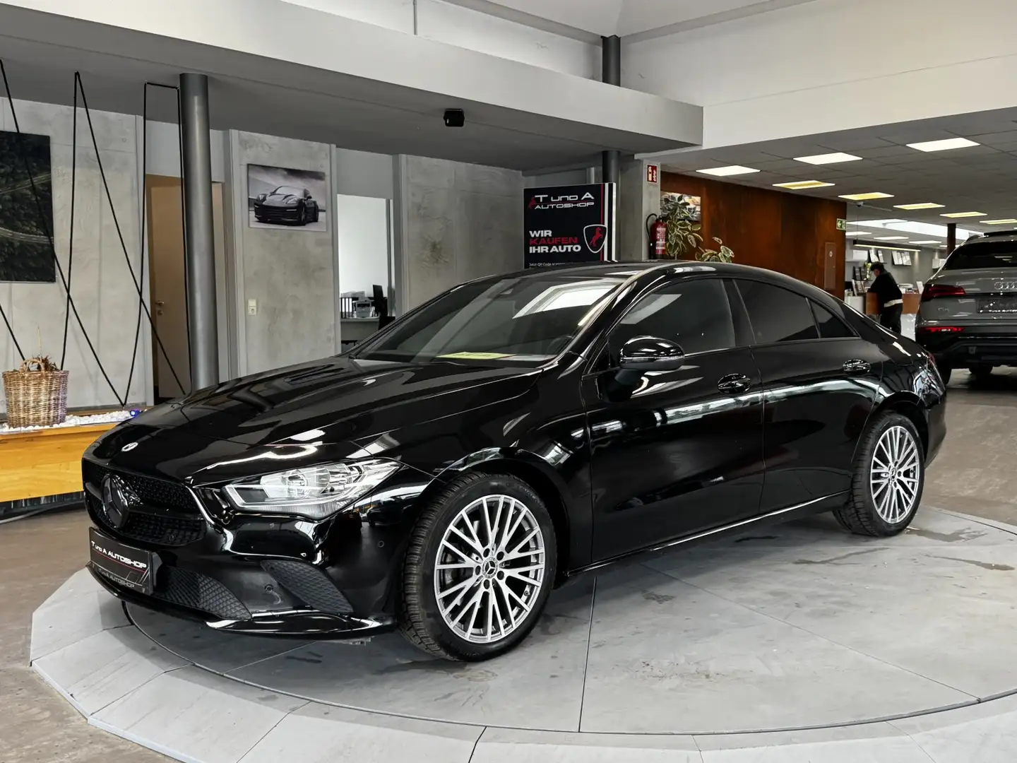 Mercedes-Benz CLA 200 d Limousine Aut. *Navi*Sitzheizung*18Zoll* Schwarz - 1