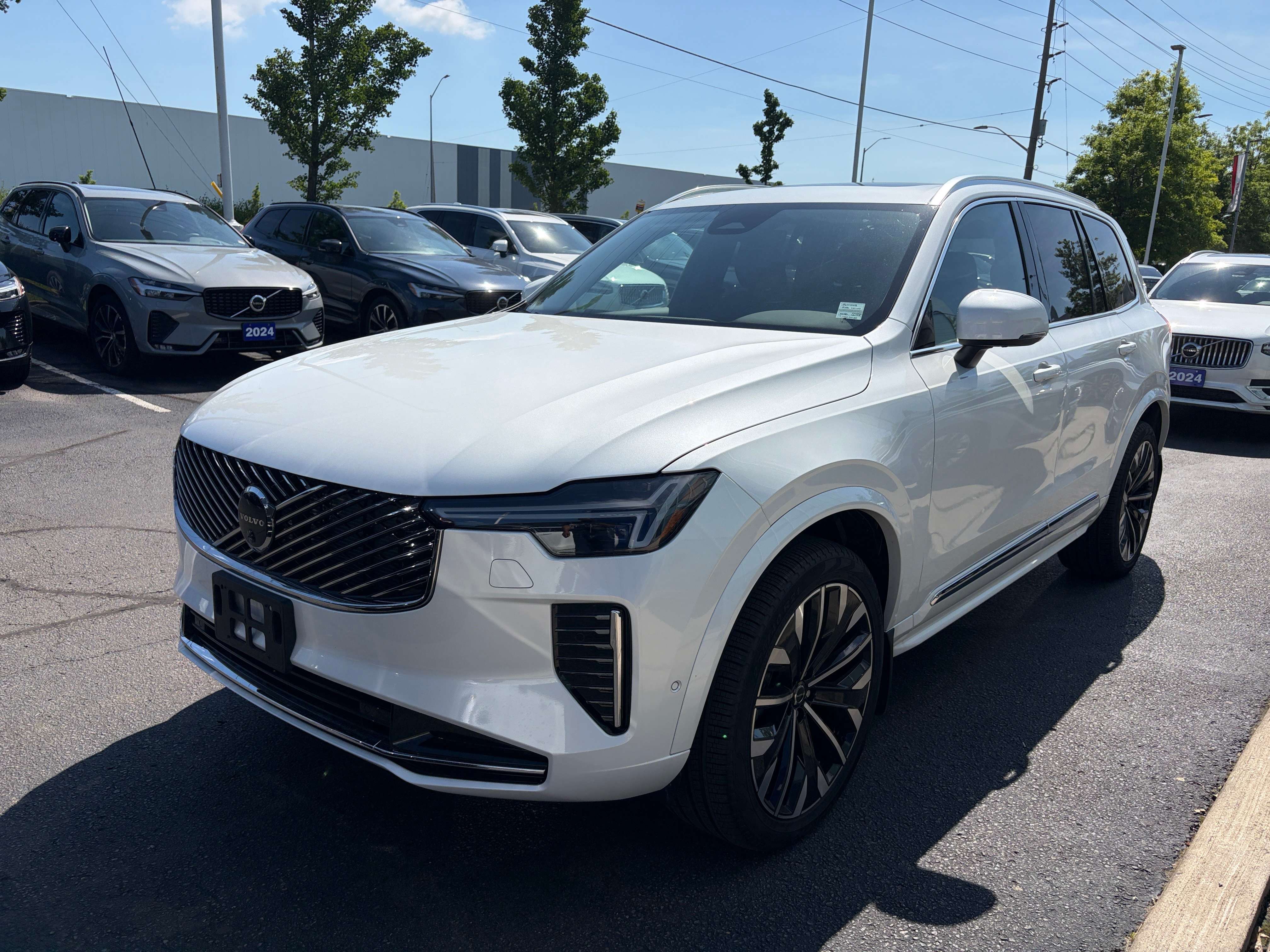 2026 Volvo XC90 B6 AWD Plus Bright Theme 7-Seater