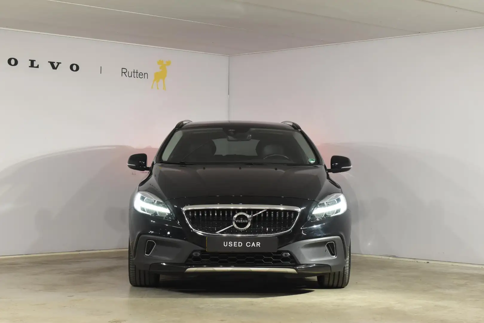 Volvo V40 Cross Country 1.5 T3 Polar+ Luxury Zwart - 2