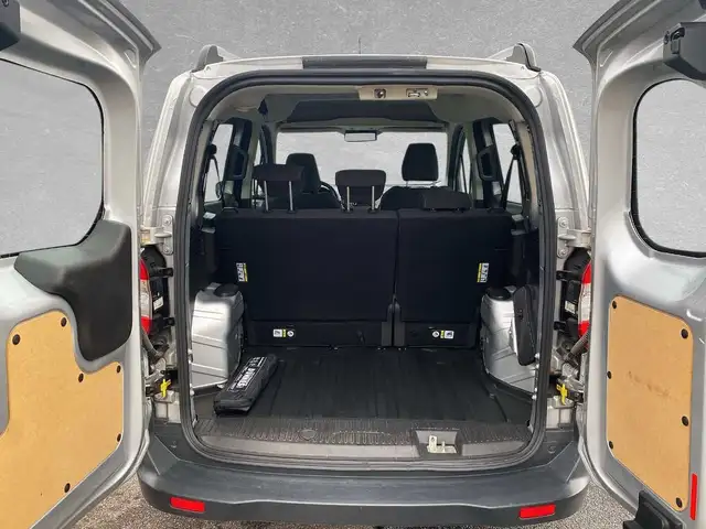 Ford Transit Courier view 10