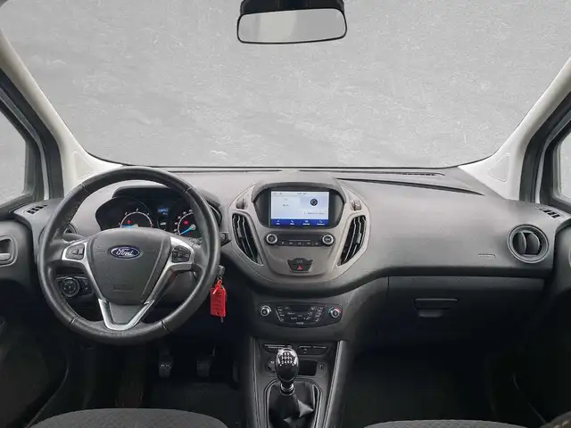 Ford Transit Courier view 4