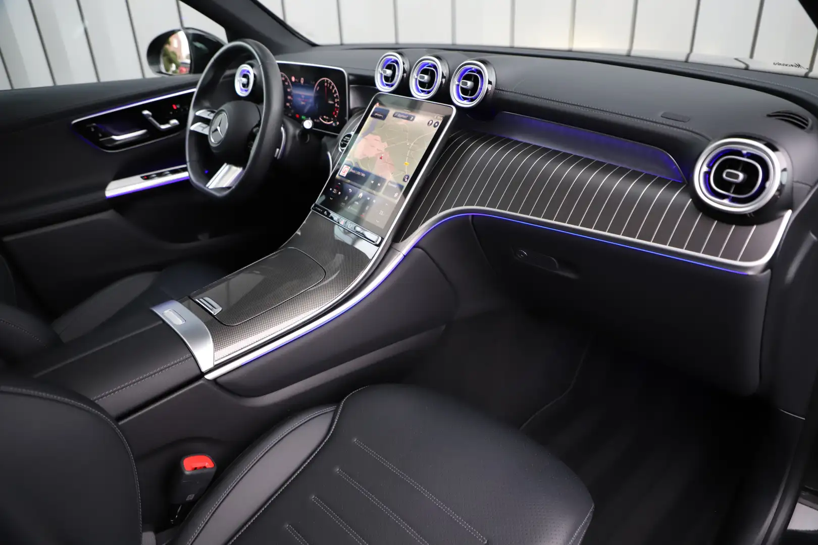 Mercedes-Benz GLC 300 Coupé 300e AMG 4-Matic Aut9 | 313PK | Sfeerverlich Schwarz - 2