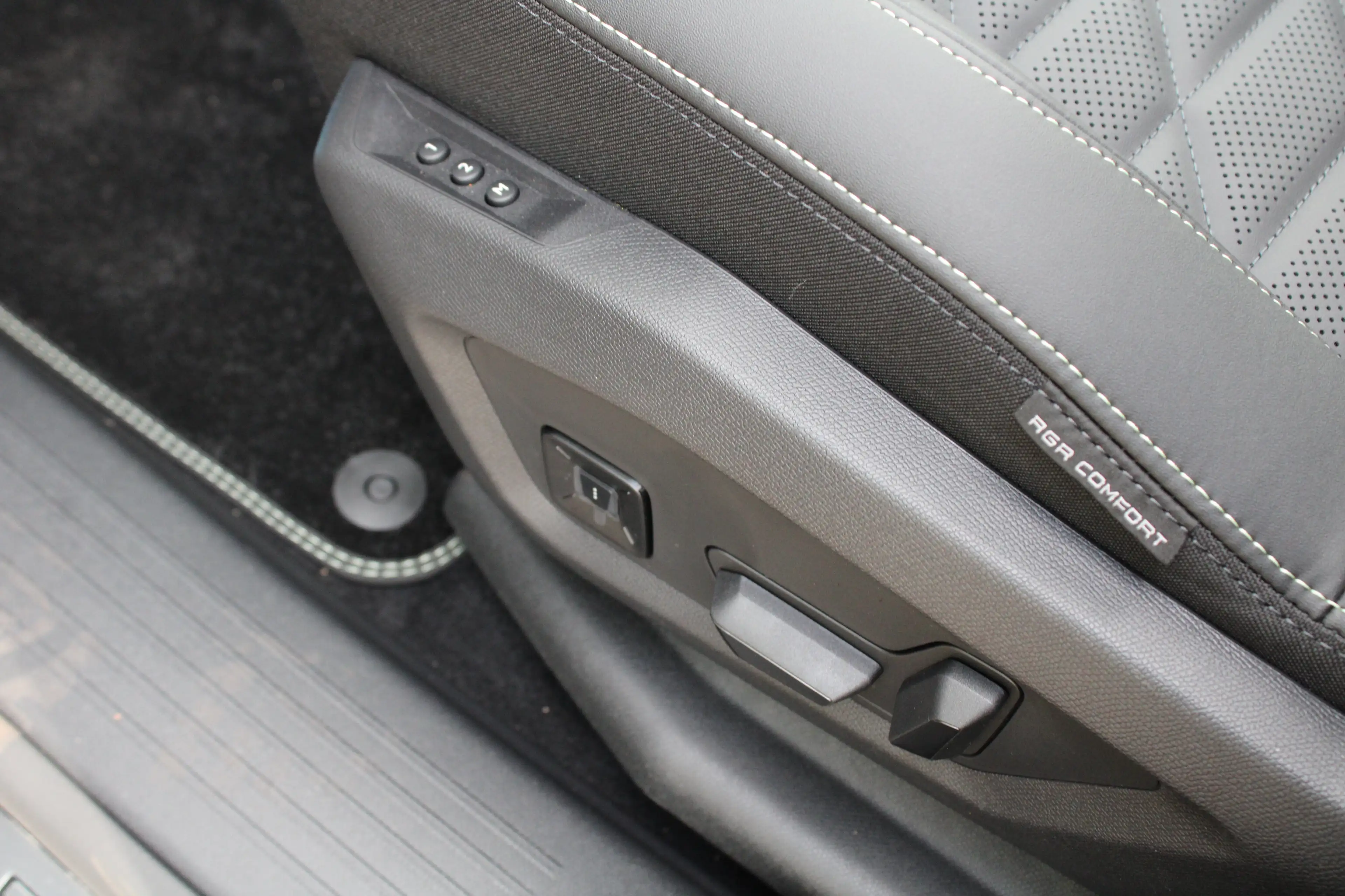 Peugeot 5008 1.6 Plug-in Hybrid 195 GT Exclusive | Panorama/sch — photo 21