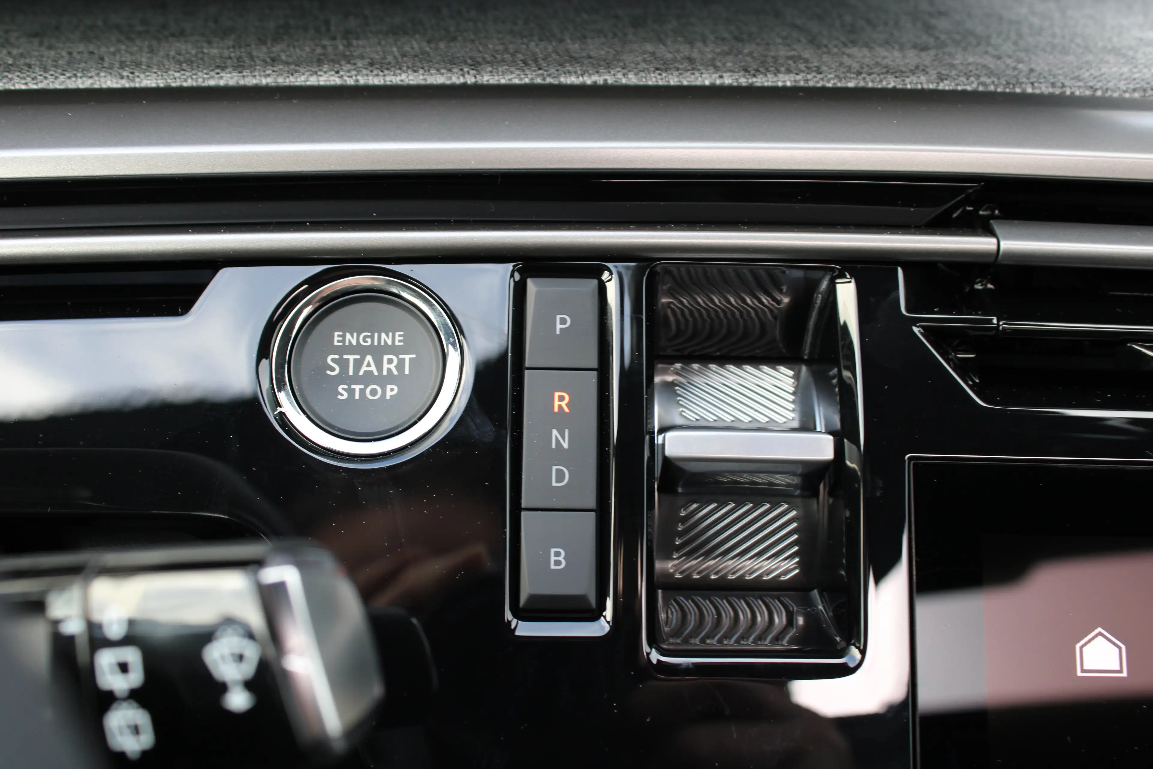 Peugeot 5008 1.6 Plug-in Hybrid 195 GT Exclusive | Panorama/sch — photo 29