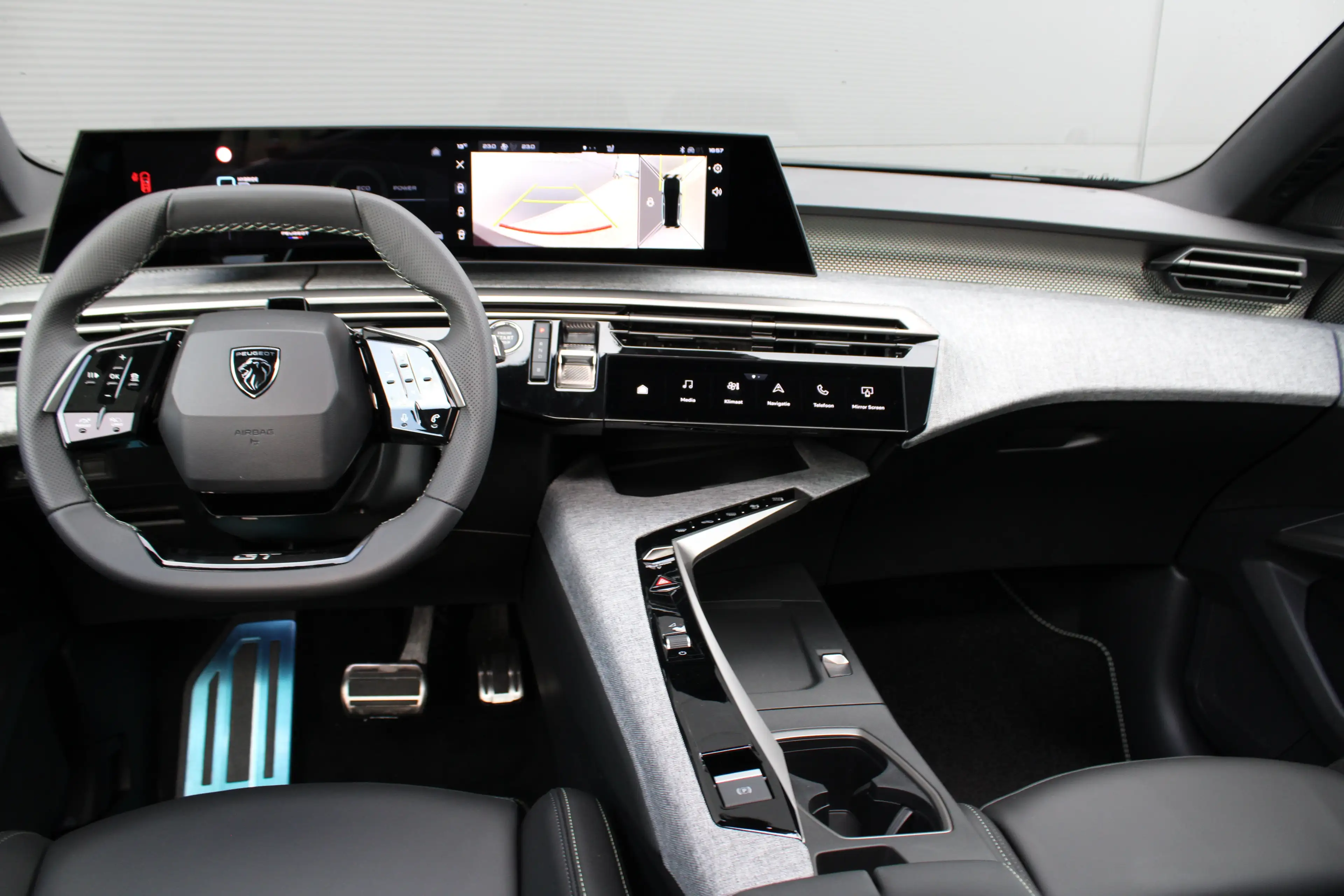 Peugeot 5008 1.6 Plug-in Hybrid 195 GT Exclusive | Panorama/sch — photo 19