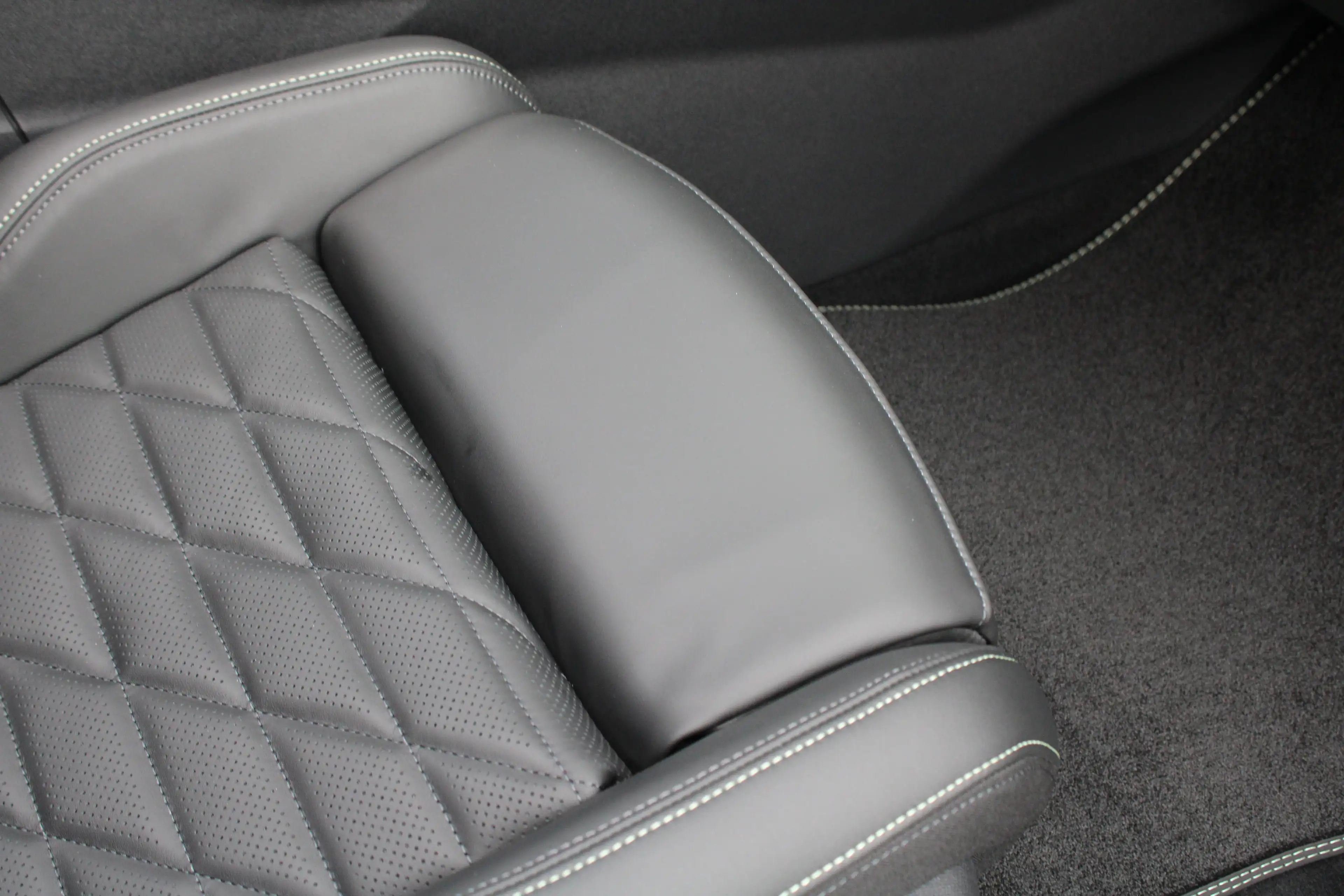 Peugeot 5008 1.6 Plug-in Hybrid 195 GT Exclusive | Panorama/sch — photo 7