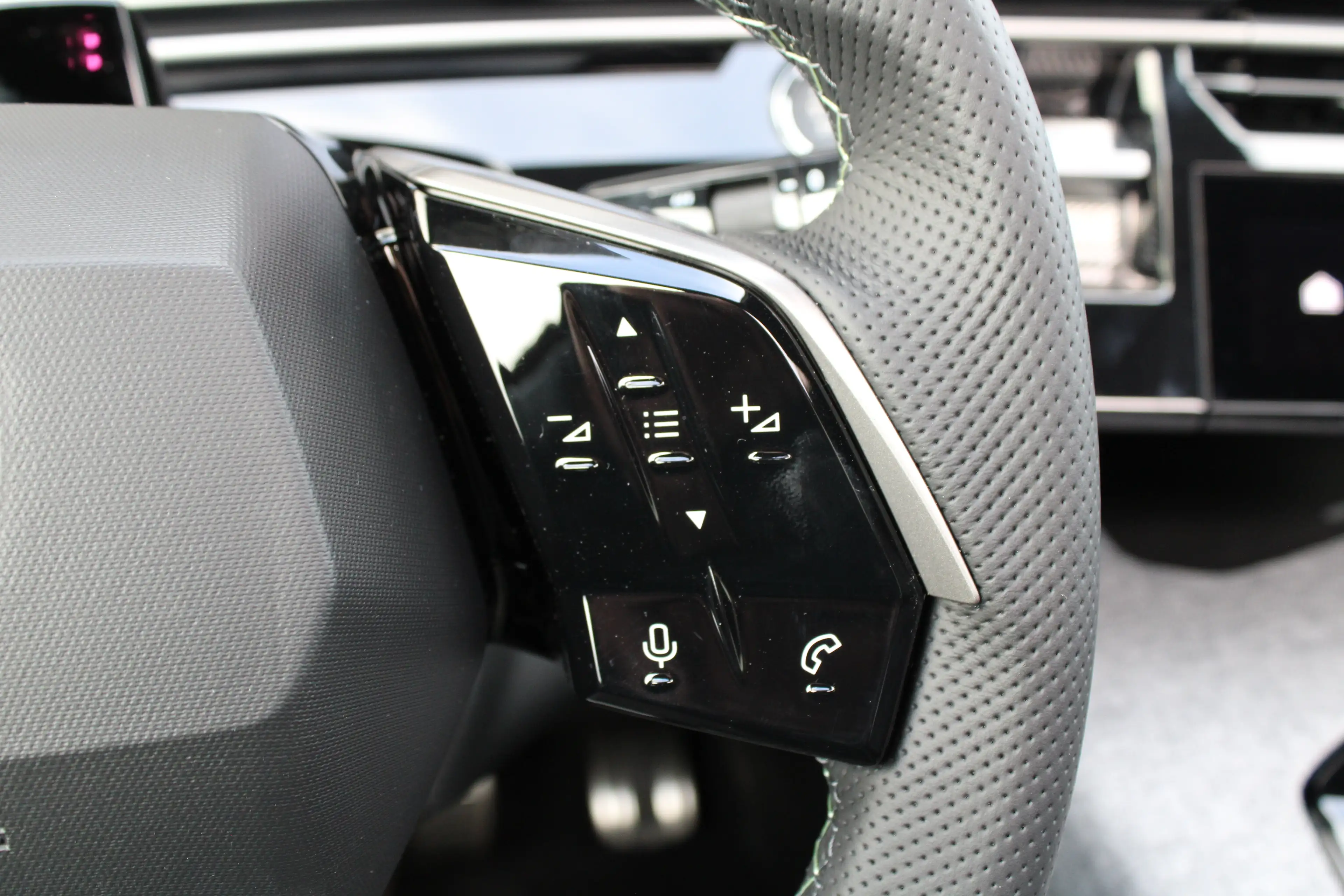 Peugeot 5008 1.6 Plug-in Hybrid 195 GT Exclusive | Panorama/sch — photo 33