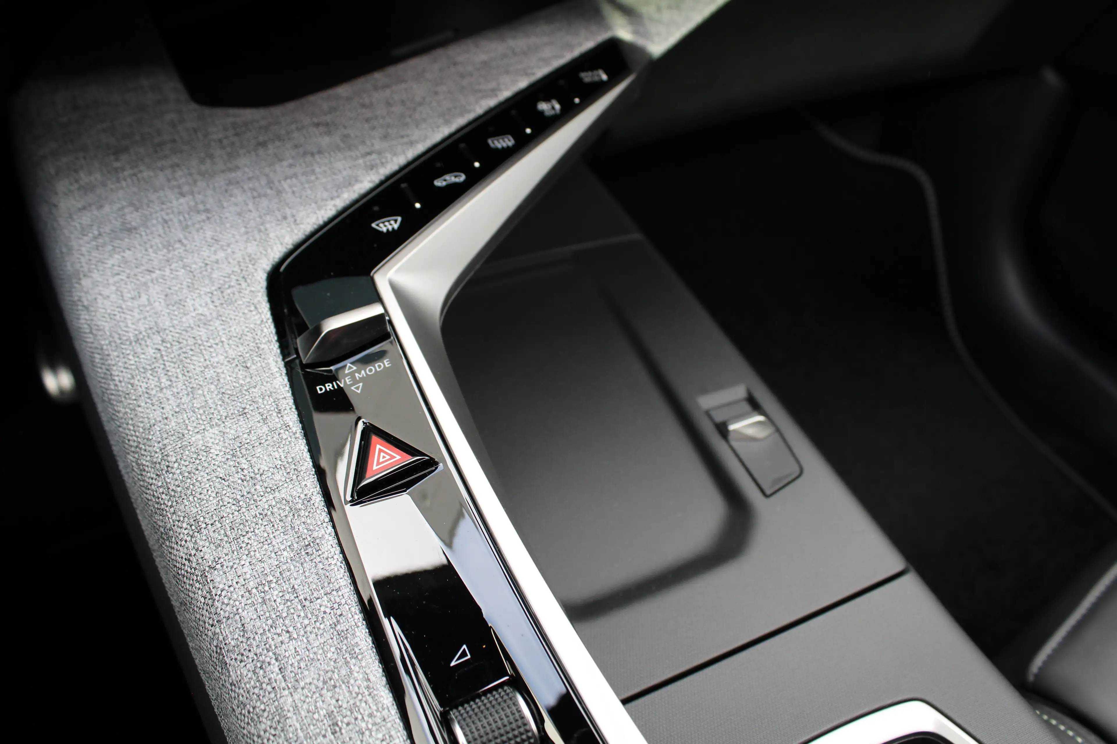 Peugeot 5008 1.6 Plug-in Hybrid 195 GT Exclusive | Panorama/sch — photo 23