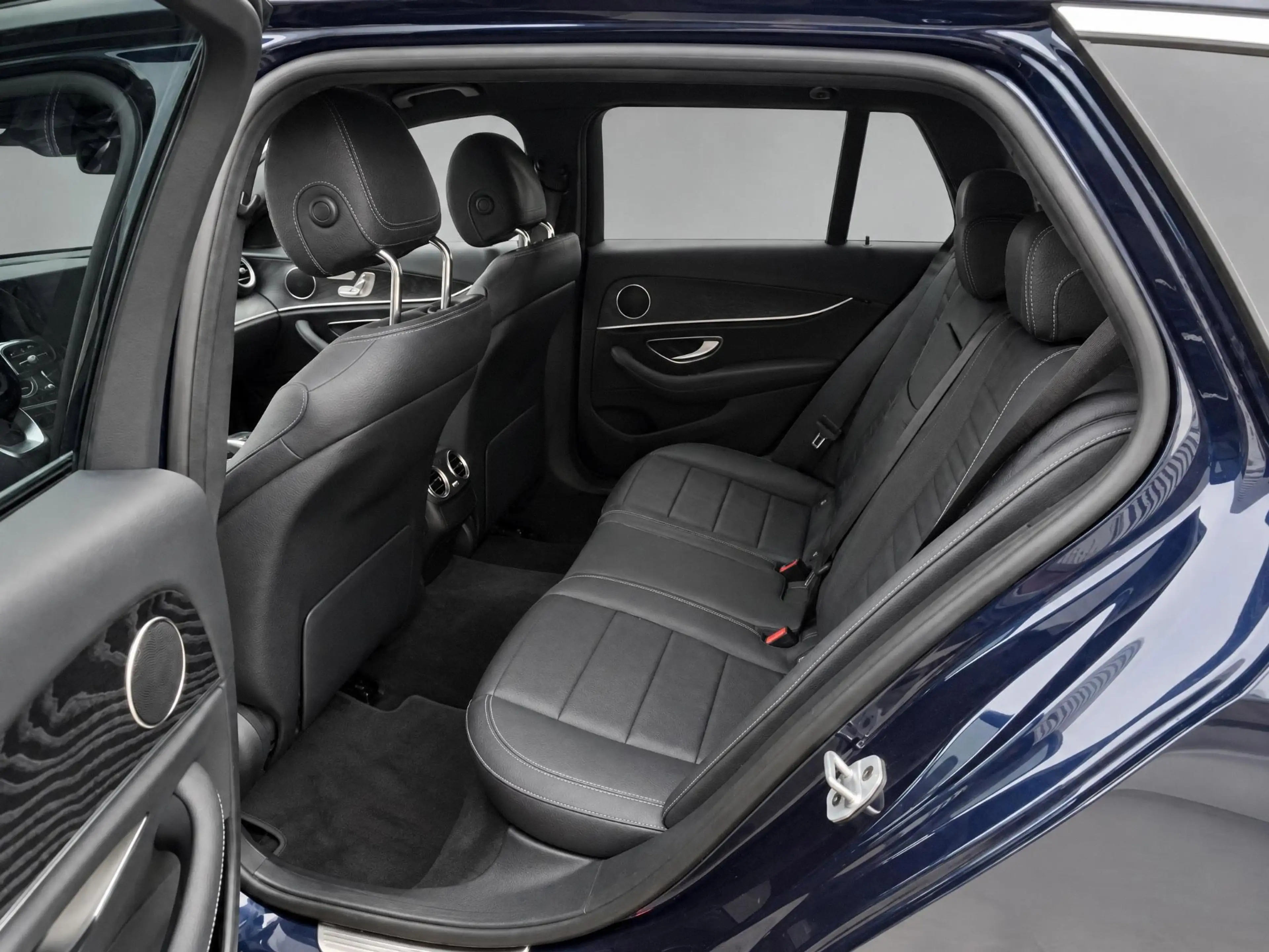 Mercedes-Benz E 200 Estate Business Solution Sport — photo 8