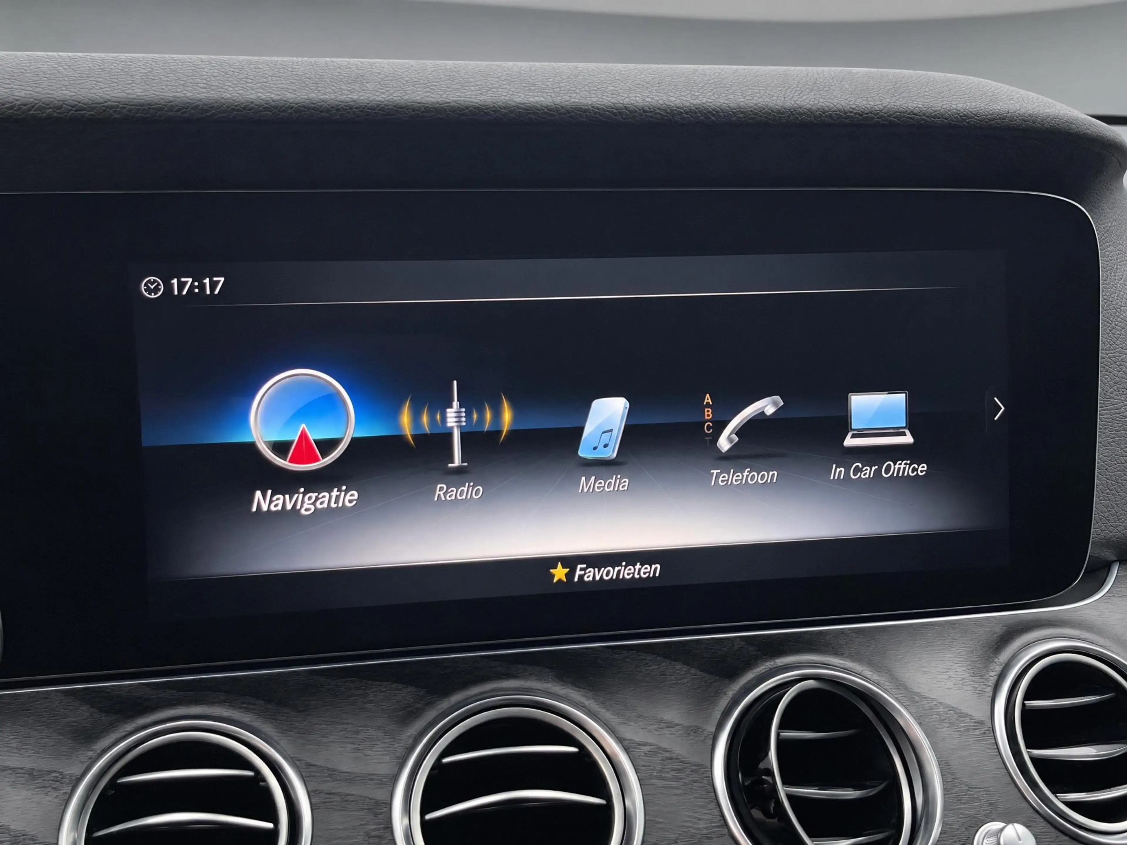 Mercedes-Benz E 200 Estate Business Solution Sport — photo 14