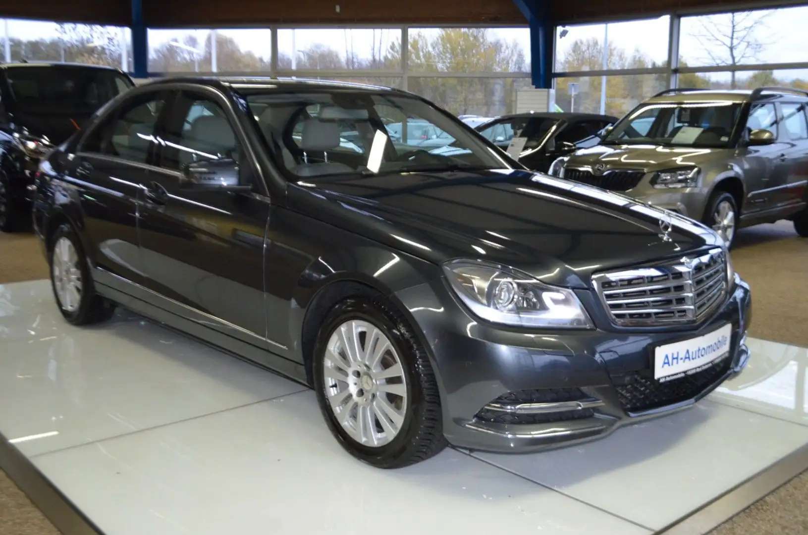 Mercedes-Benz C 250 CGI BlueEfficiency Lim. AUTOMATIK / XENON Gris - 2