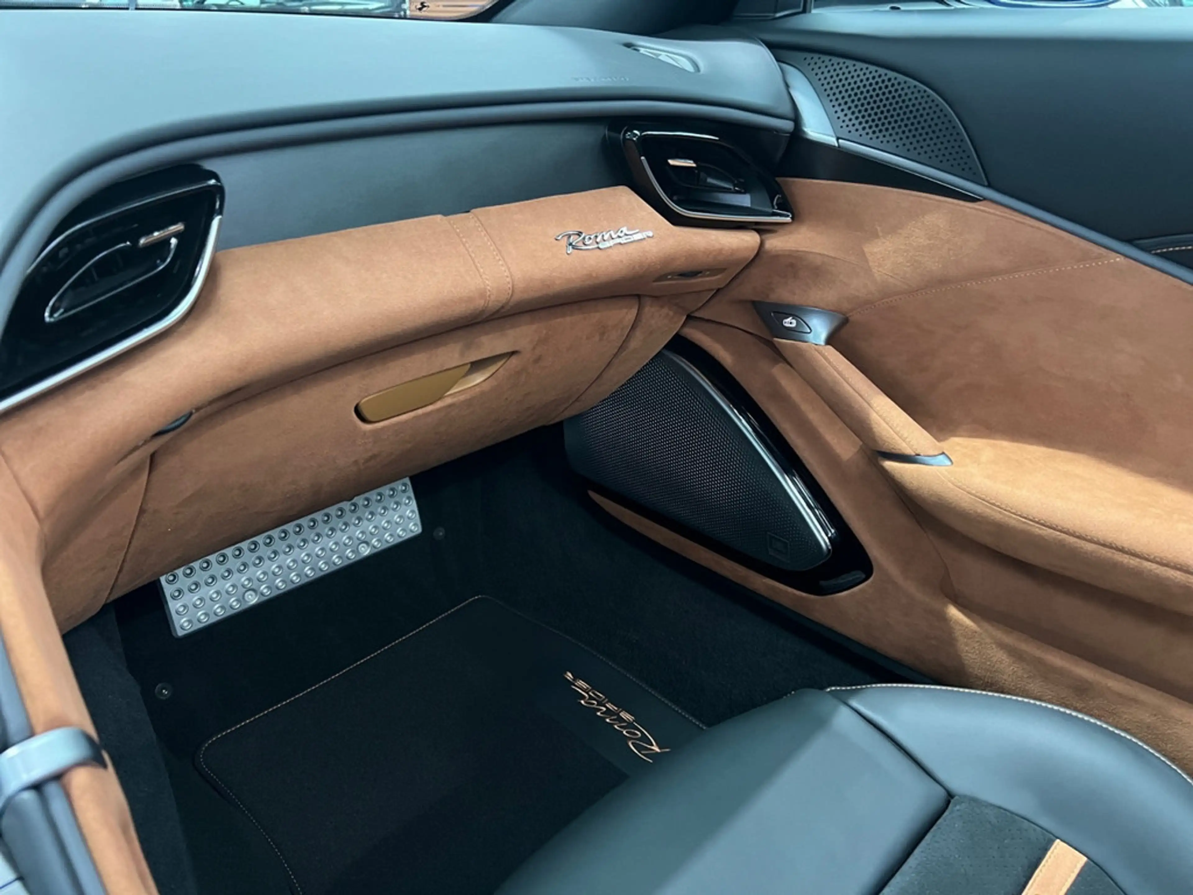 Ferrari Roma Spider — photo 13