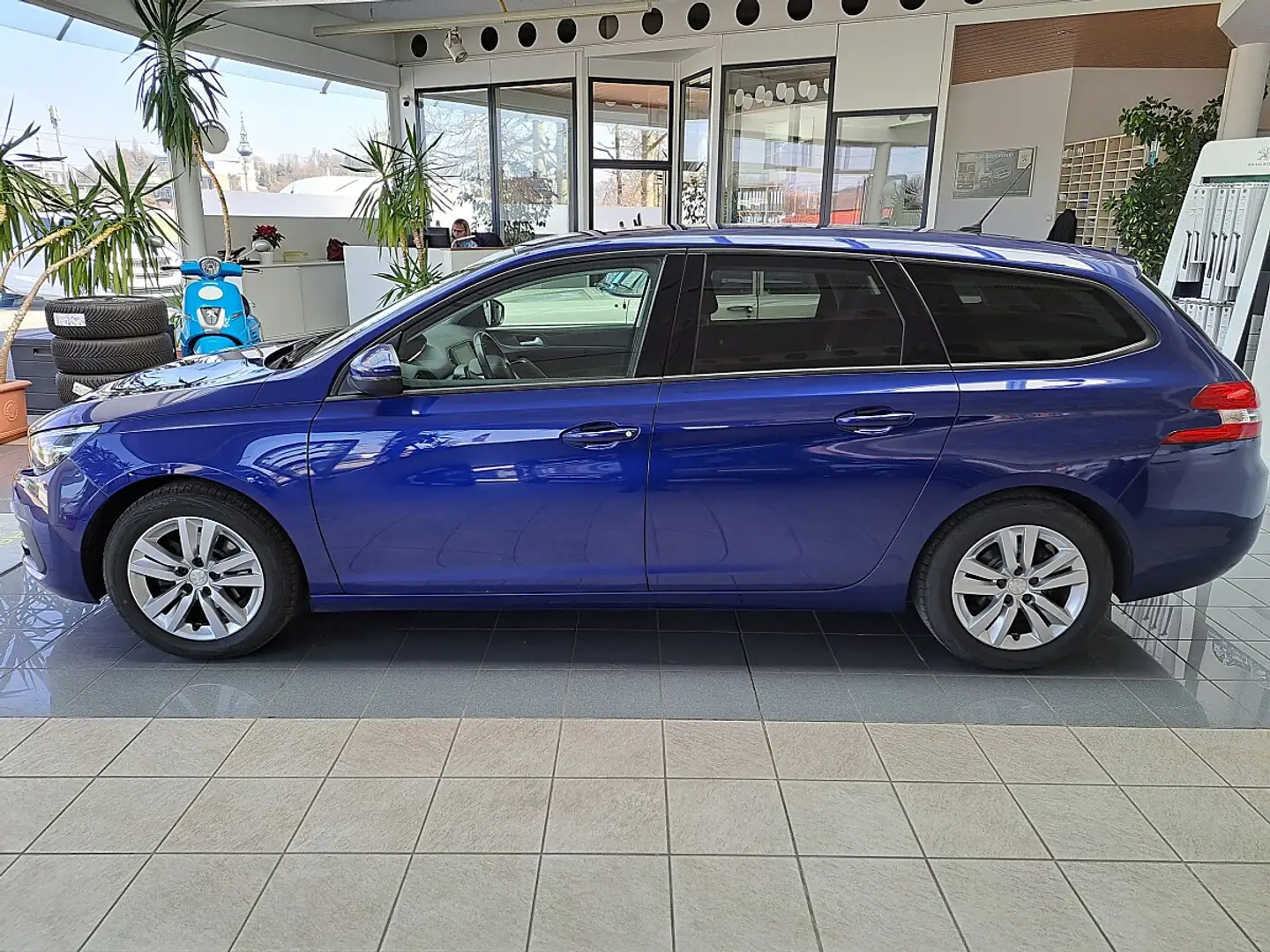 Peugeot 308 SW 1,5 BlueHDI 100 Active S&S Blau - 2