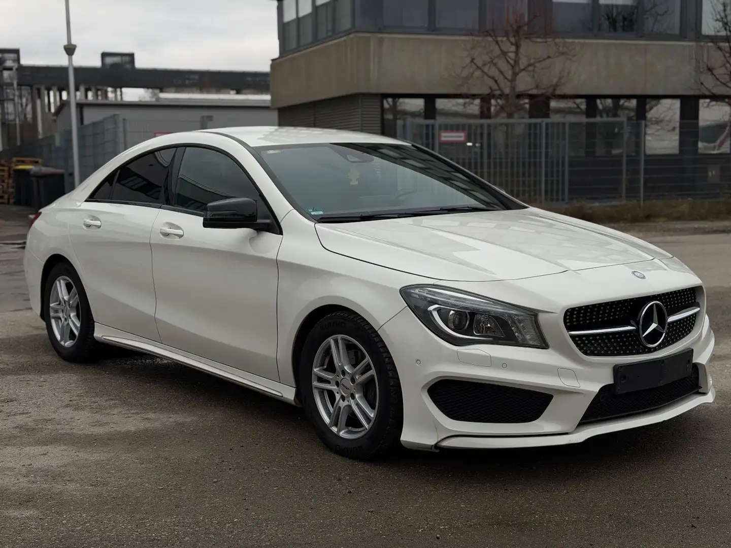 Mercedes-Benz CLA 200 d AMG-Line Automatik Euro6 Limo Weiß - 2