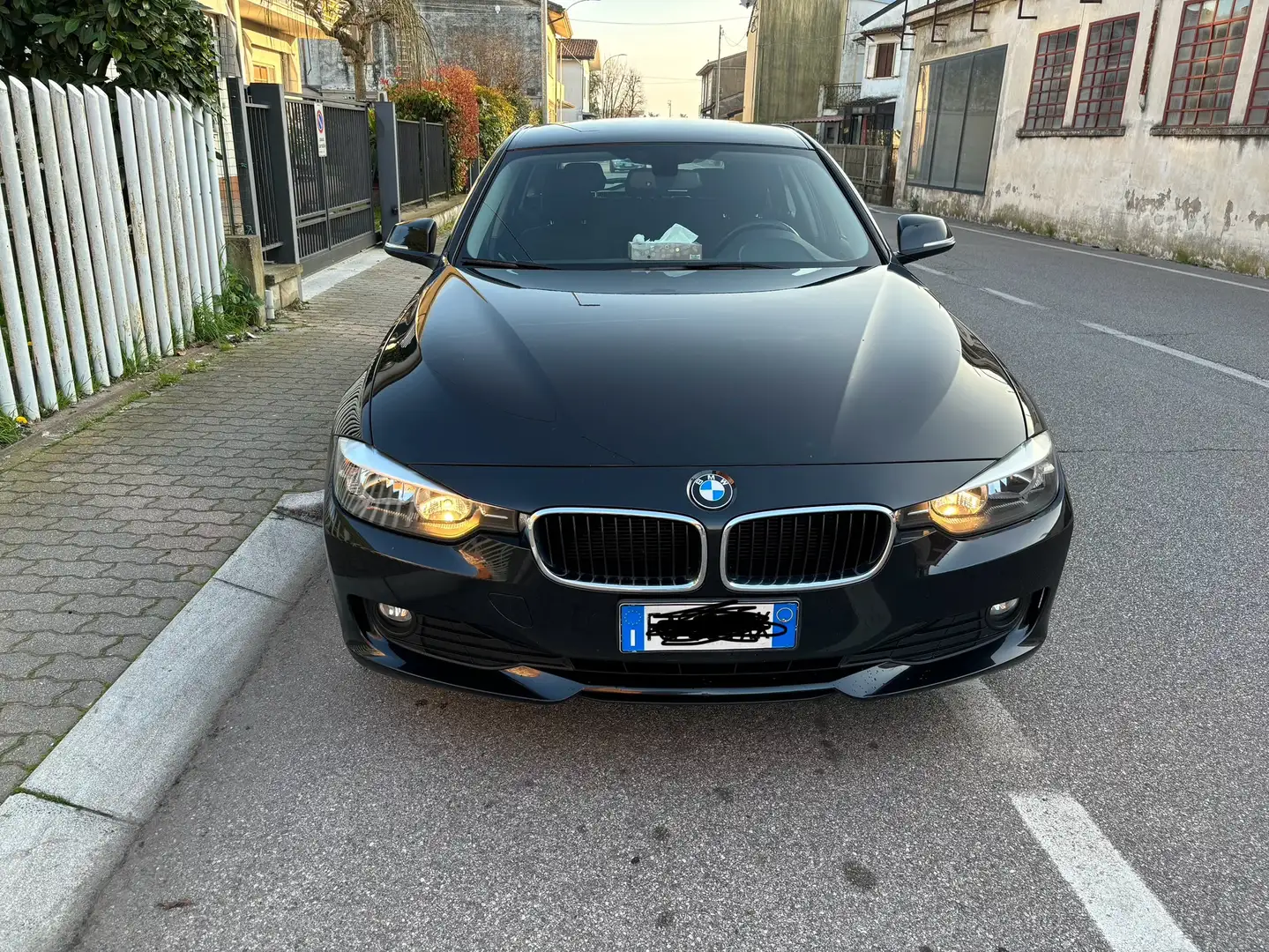 BMW 318 Serie 3 Touring 318d Touring Business auto Fekete - 1