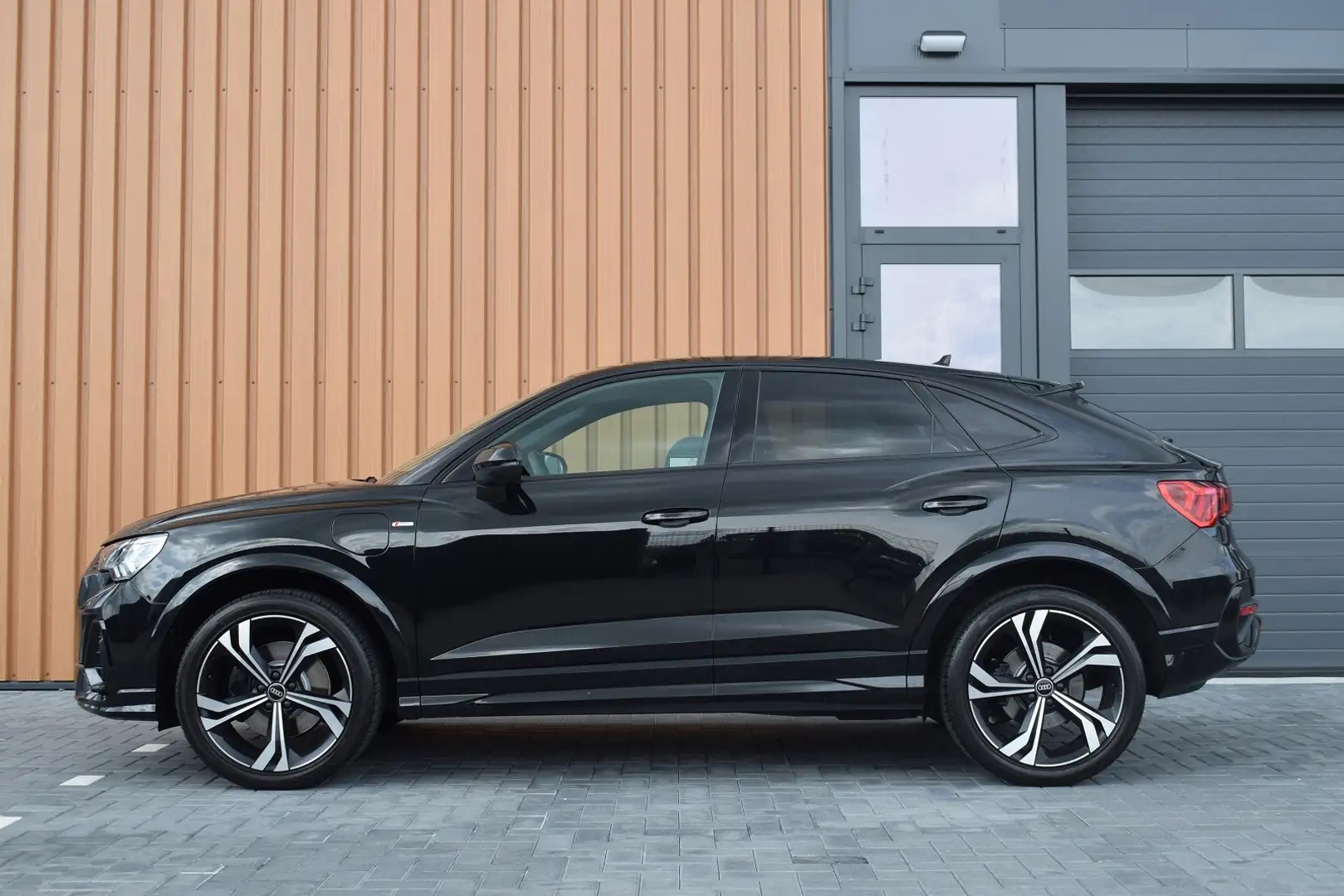 Audi Q3 Sportback 45 TFSIe S-line | Camera | Keyless | ACC Zwart - 2