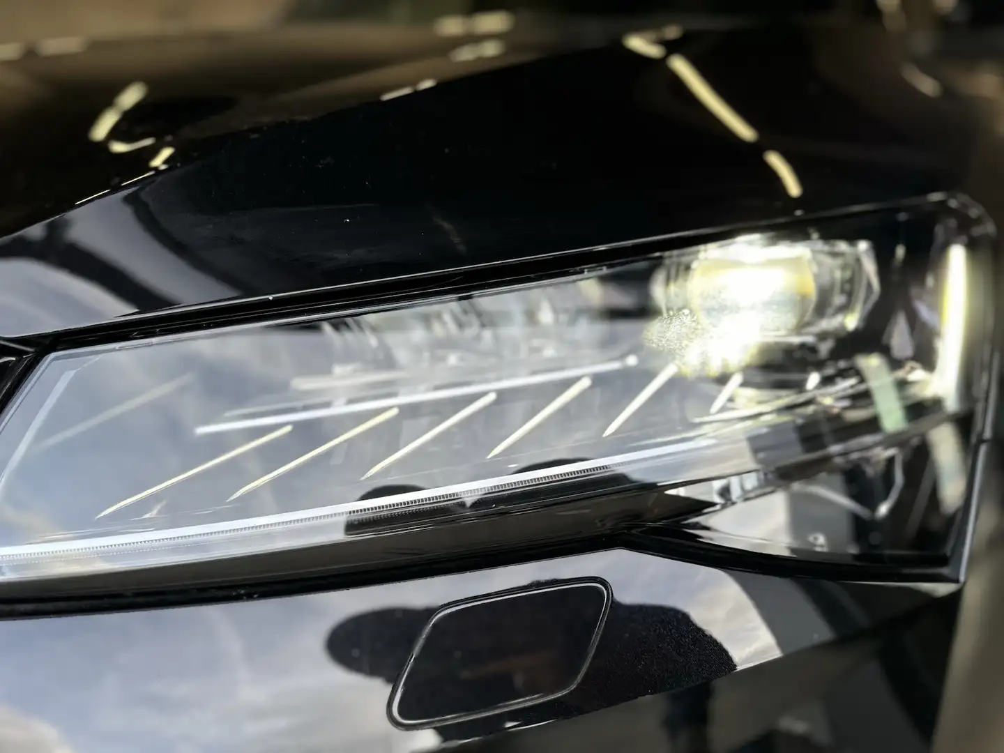 Skoda Superb Kombi 2,0TDI DSG 4x4 Sportline 4xSHZ AHK Noir - 2