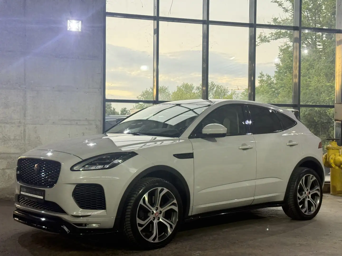 Jaguar E-Pace R-Dynamic HSE Matrix Pano Sitzbelüftung Grau - 2