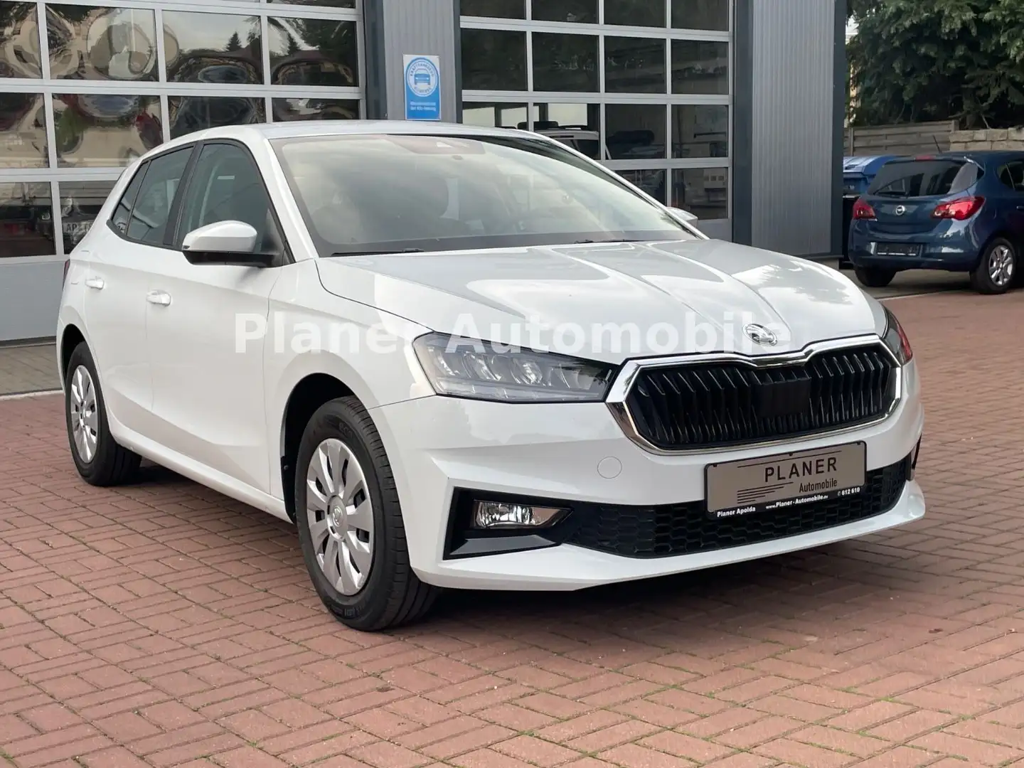 Skoda Fabia Active Sitzh. PDC Telefon Service neu Weiß - 1