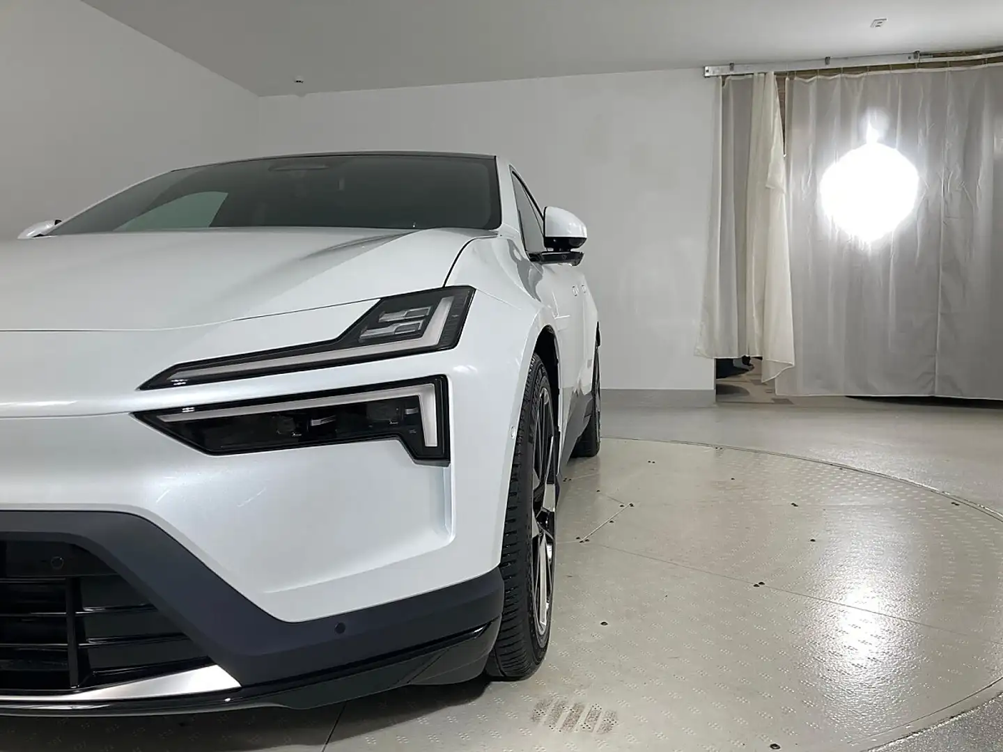 Polestar 4 Weiß - 2