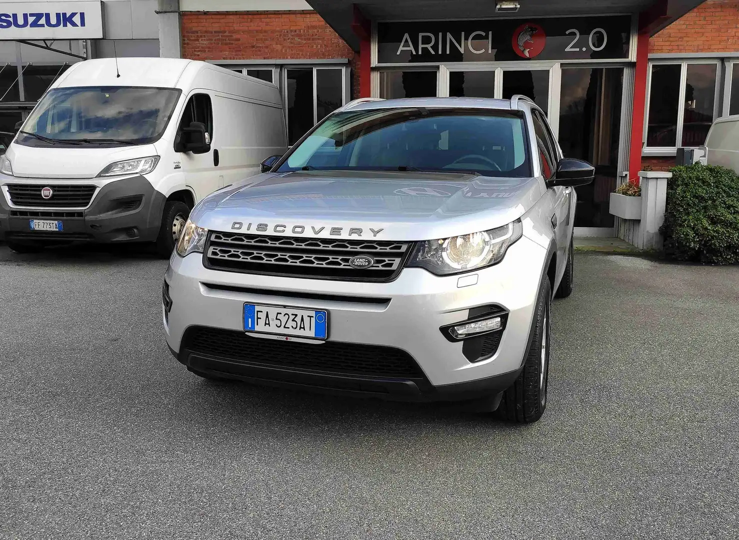 Land Rover Discovery Sport Discovery Sport 2.2 td4 S awd 150cv + GANCIO TRAIN Plateado - 1