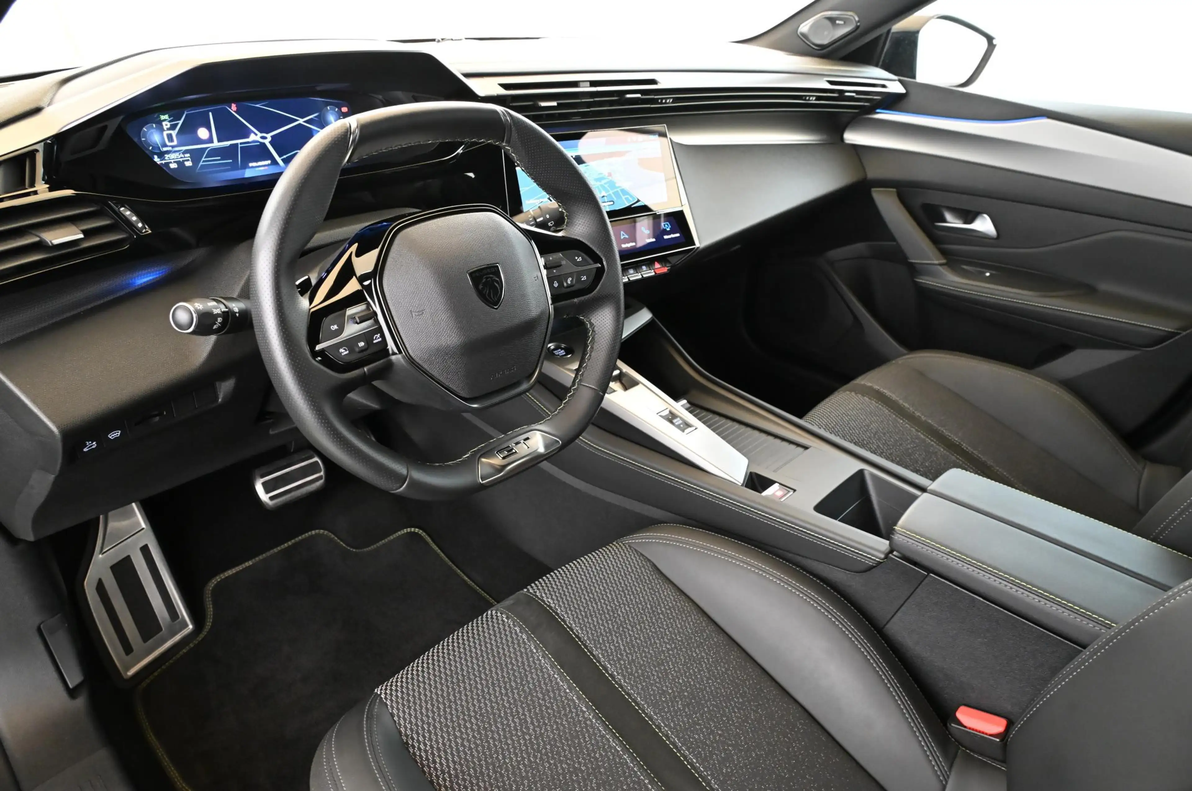 Peugeot 308 SW 1.2 e-THP EAT8 GT MATRIX/NAVI/SOUND-HIFI/18 — photo 12