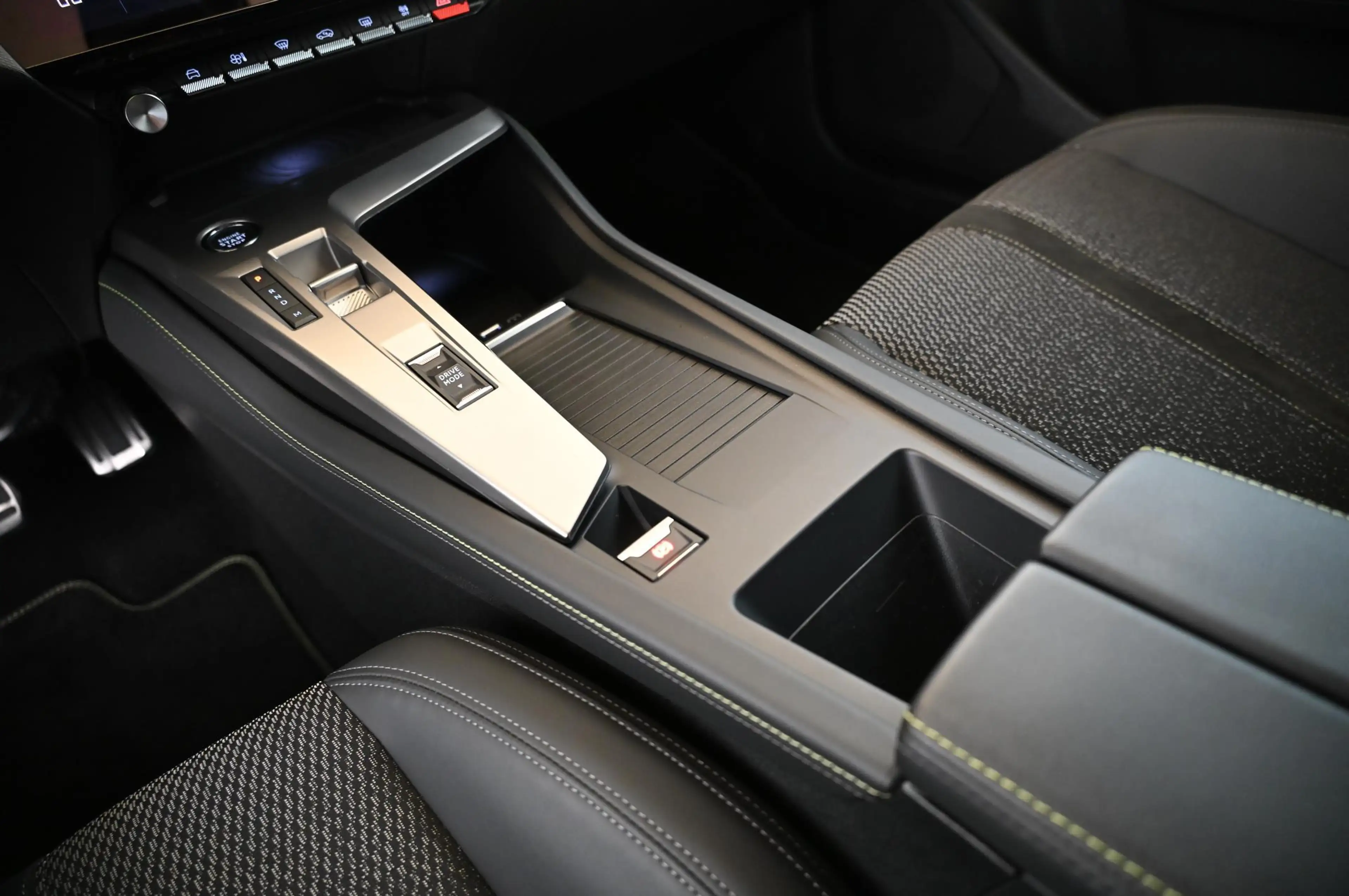 Peugeot 308 SW 1.2 e-THP EAT8 GT MATRIX/NAVI/SOUND-HIFI/18 — photo 14