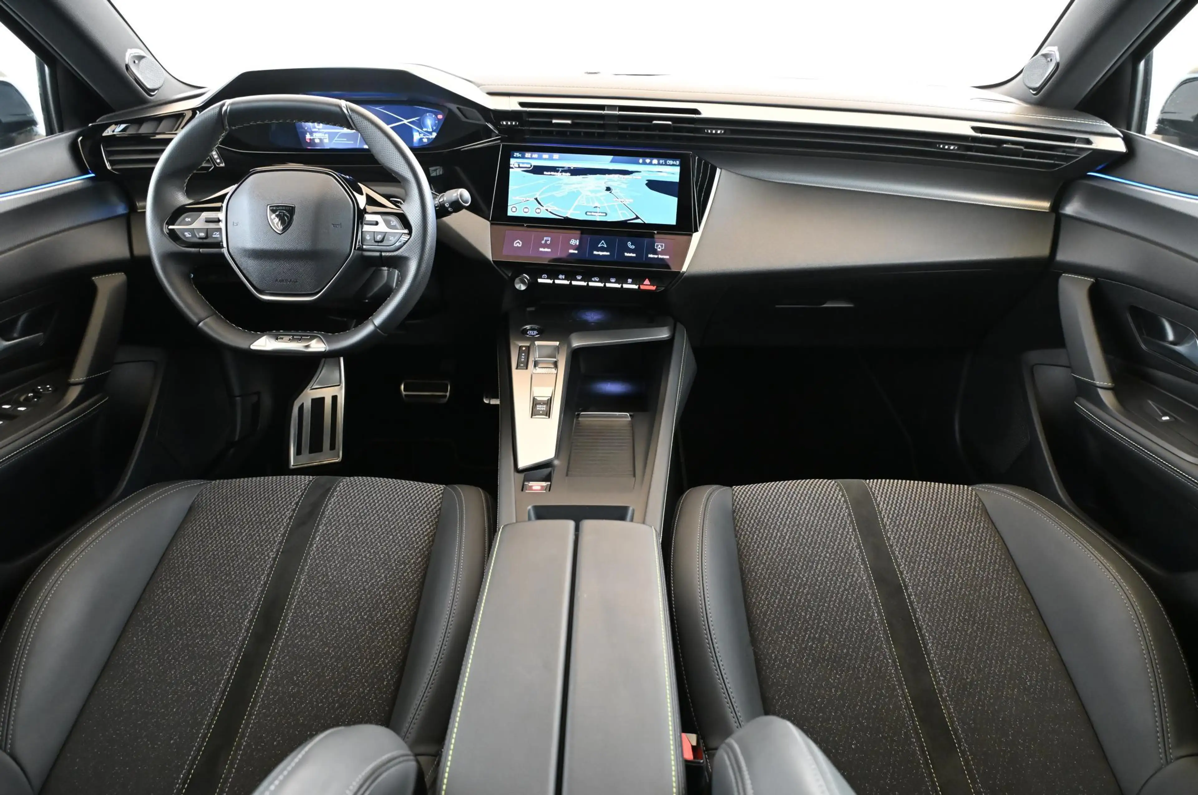 Peugeot 308 SW 1.2 e-THP EAT8 GT MATRIX/NAVI/SOUND-HIFI/18 — photo 11