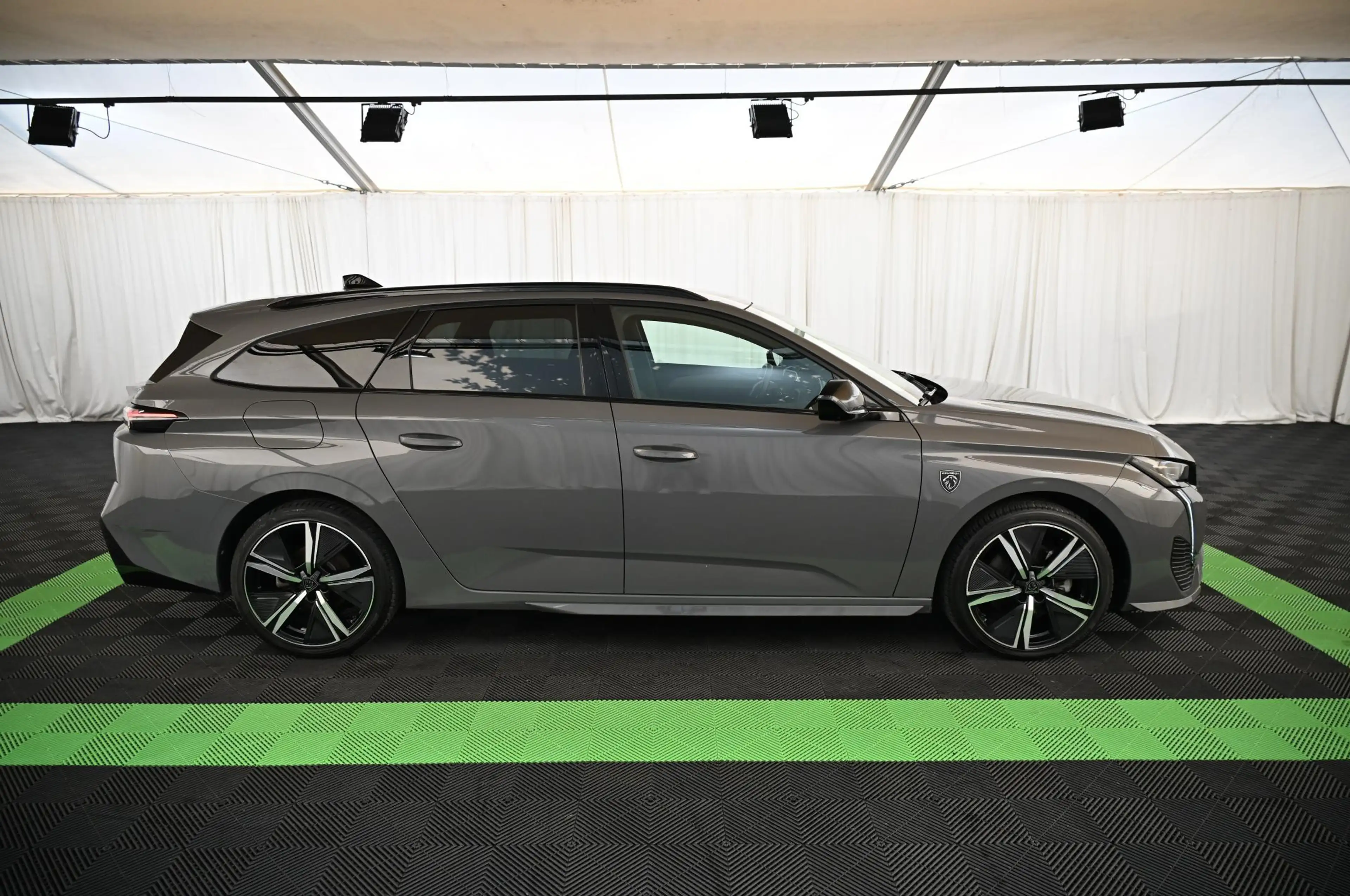 Peugeot 308 SW 1.2 e-THP EAT8 GT MATRIX/NAVI/SOUND-HIFI/18 — photo 8