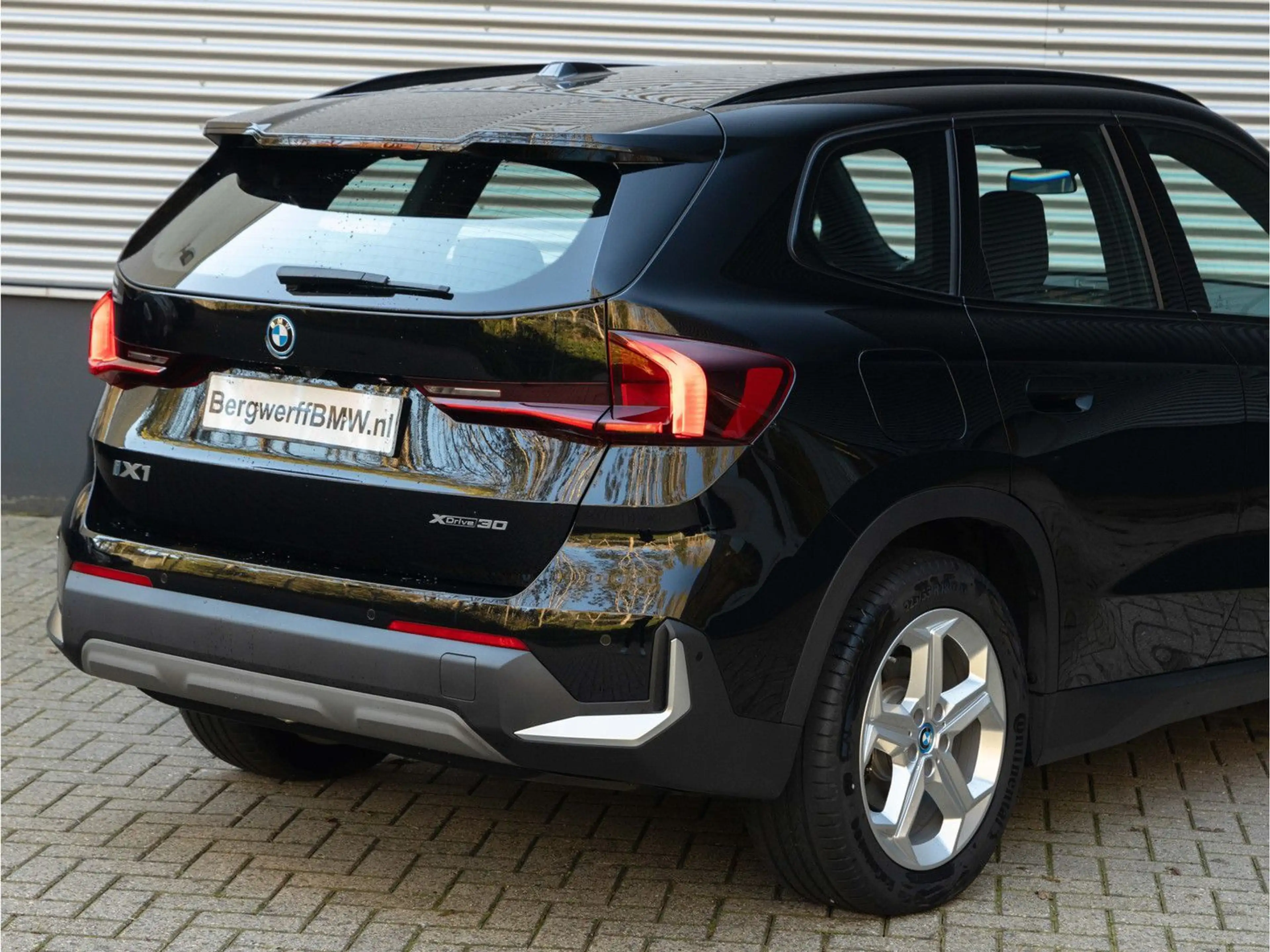 BMW iX1 xDrive30 - AHK - Driving + Parking Ass - sit — photo 10