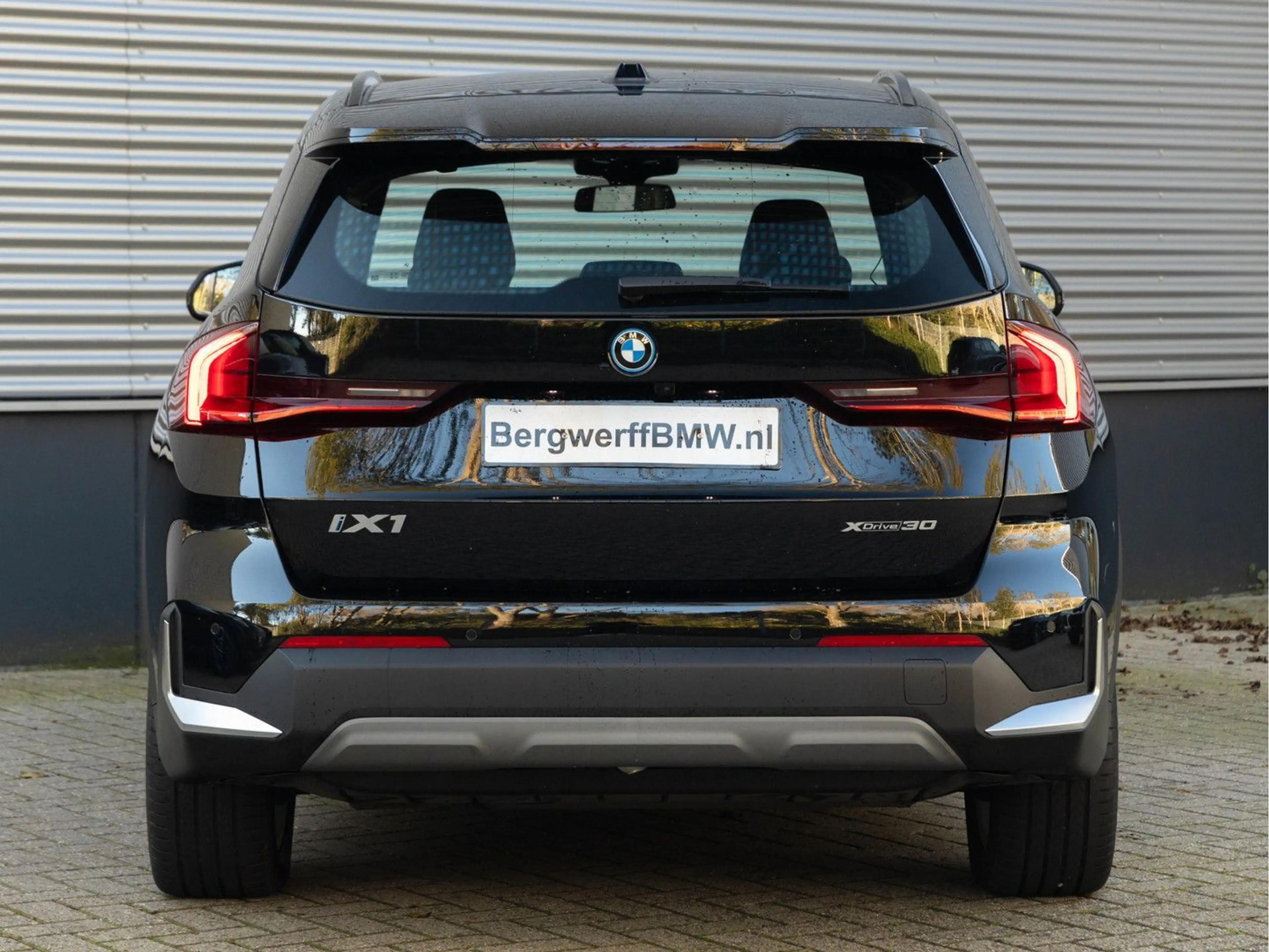 BMW iX1 xDrive30 - AHK - Driving + Parking Ass - sit — photo 6