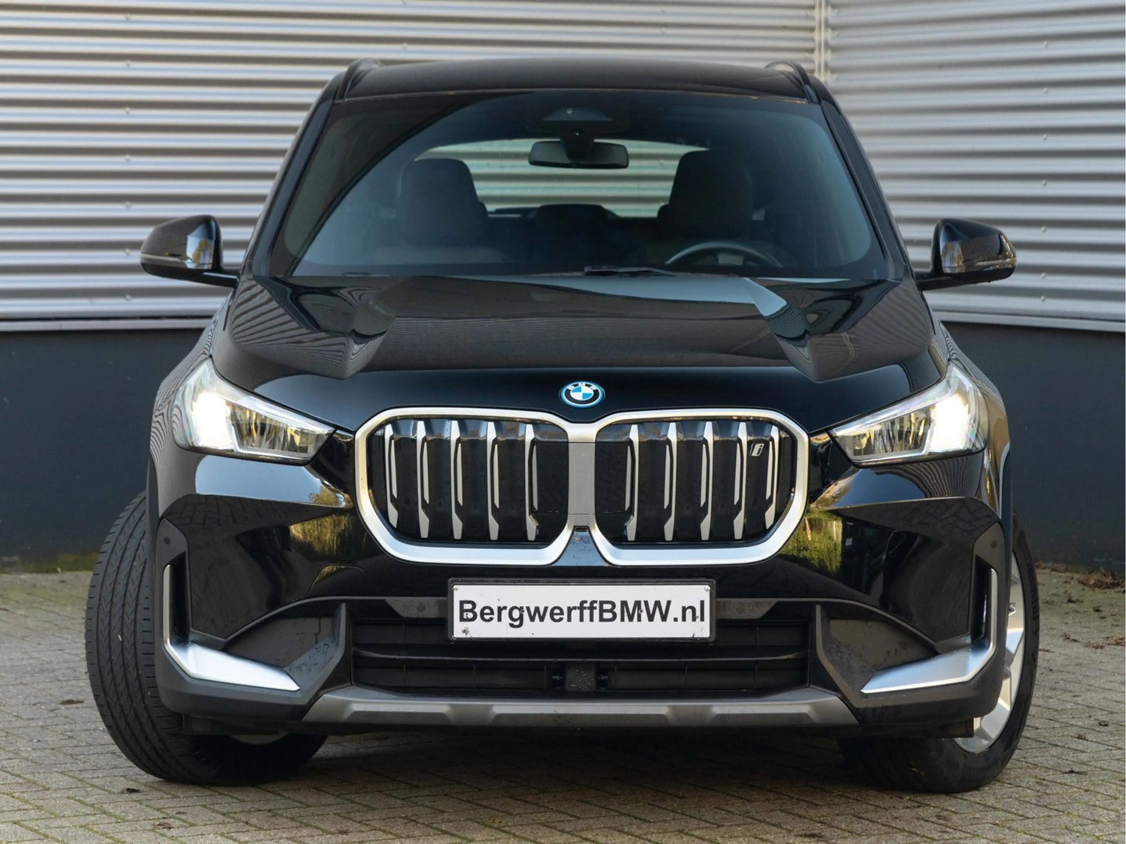 BMW iX1 xDrive30 - AHK - Driving + Parking Ass - sit — photo 5