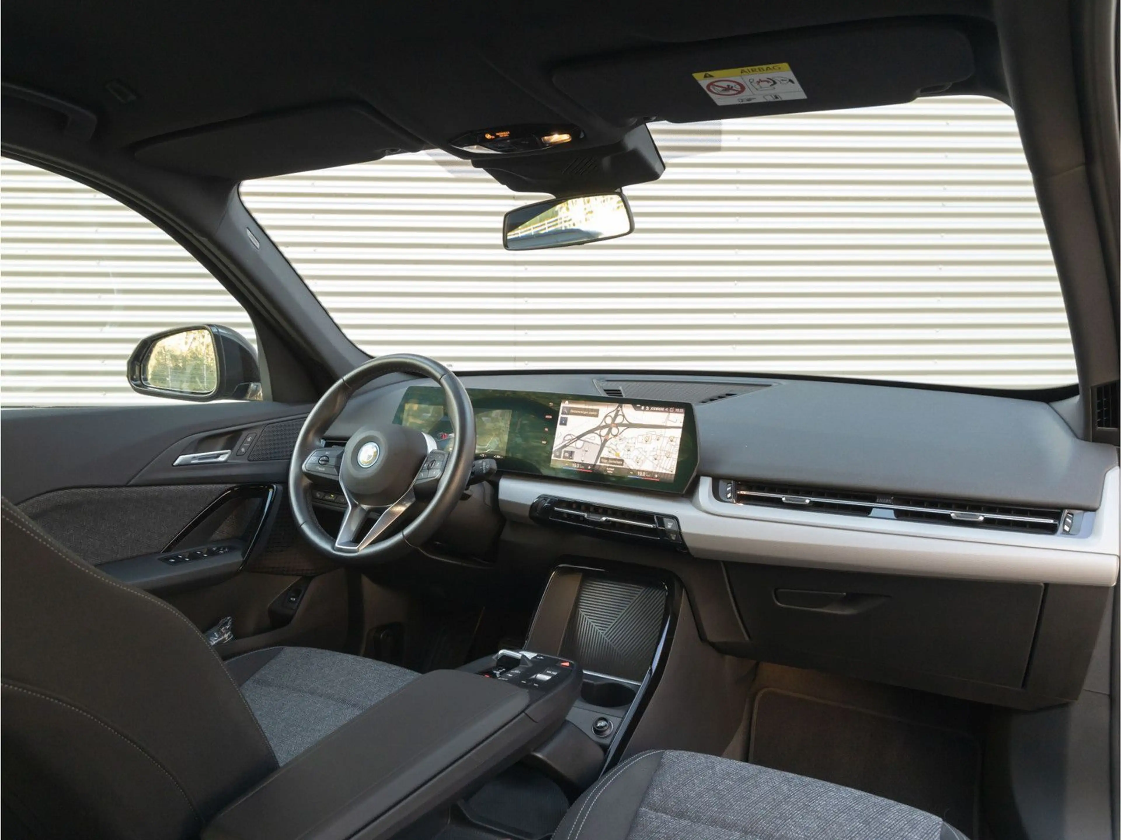 BMW iX1 xDrive30 - AHK - Driving + Parking Ass - sit — photo 4