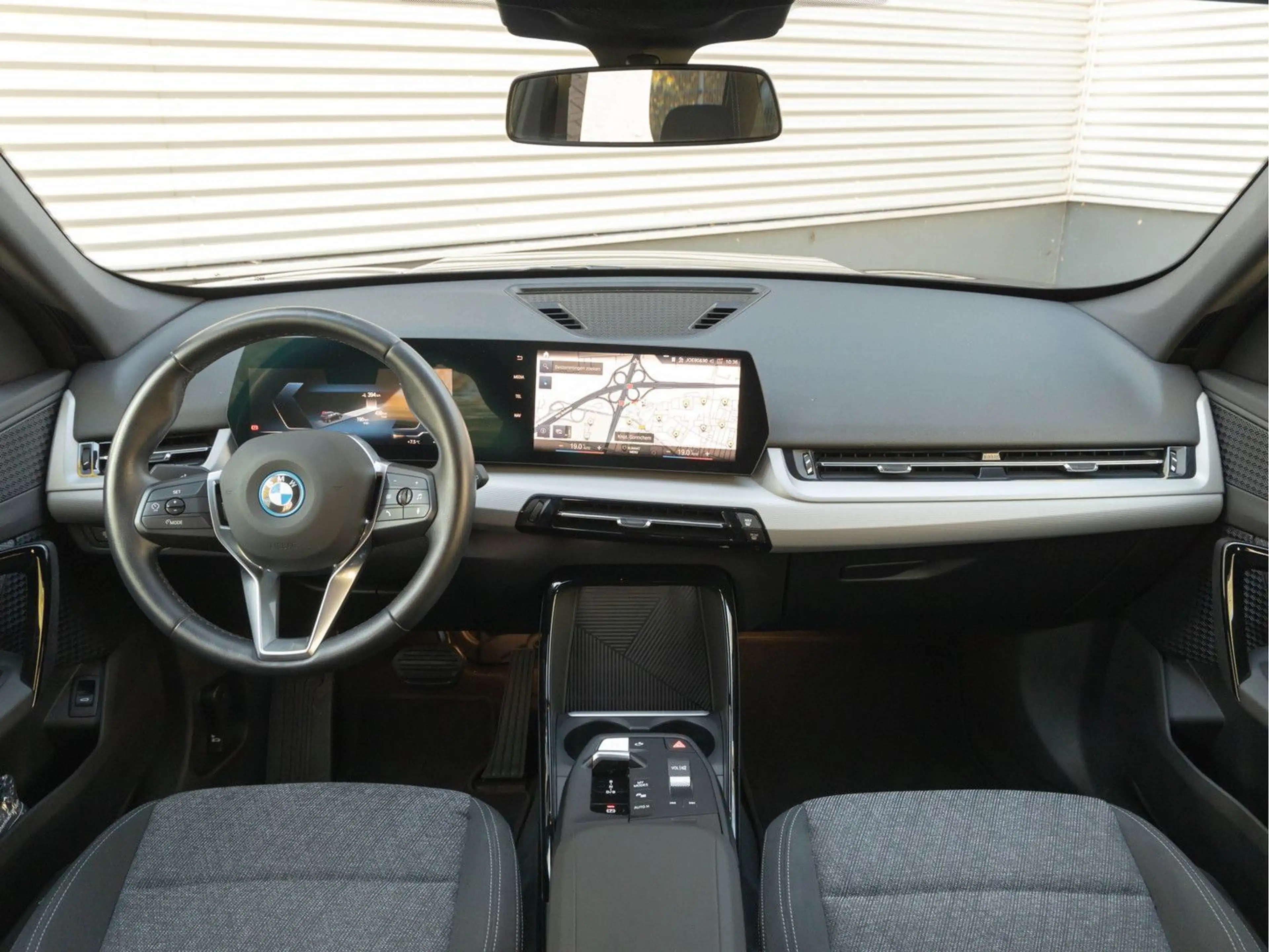 BMW iX1 xDrive30 - AHK - Driving + Parking Ass - sit — photo 14