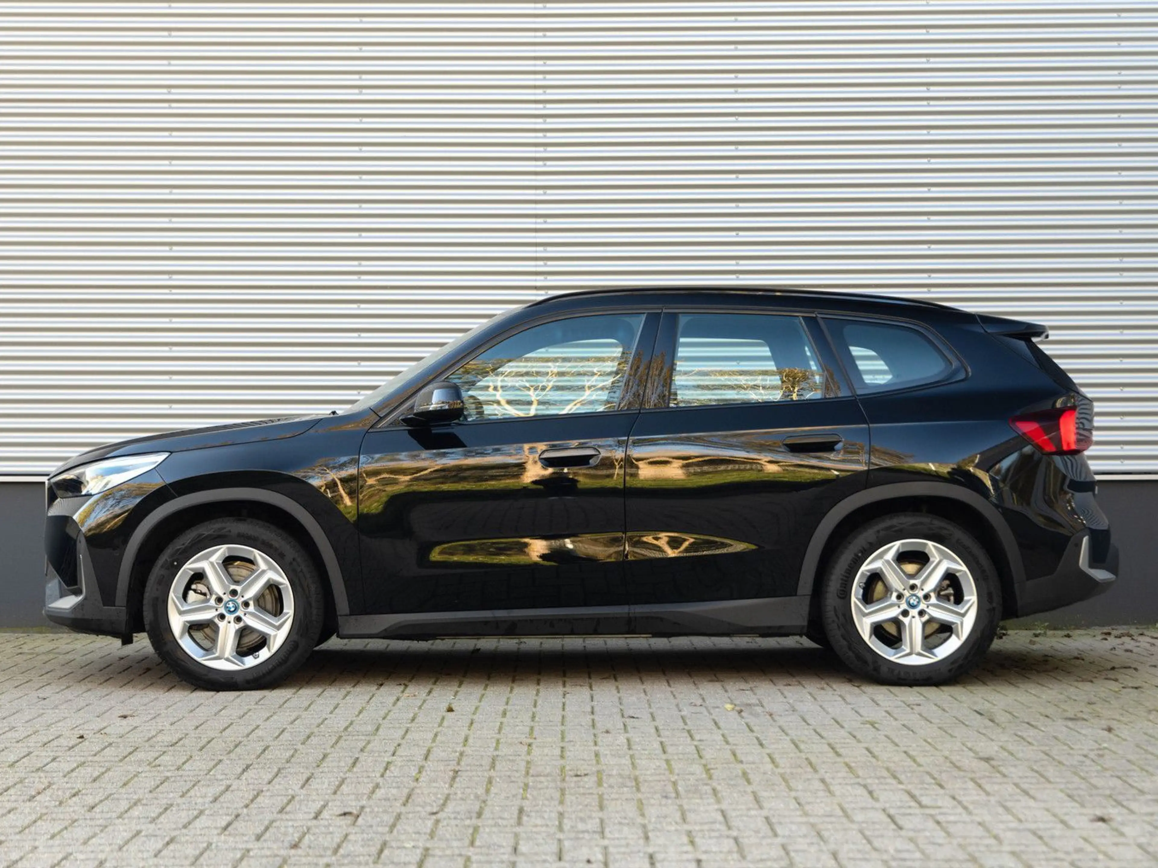 BMW iX1 xDrive30 - AHK - Driving + Parking Ass - sit — photo 7