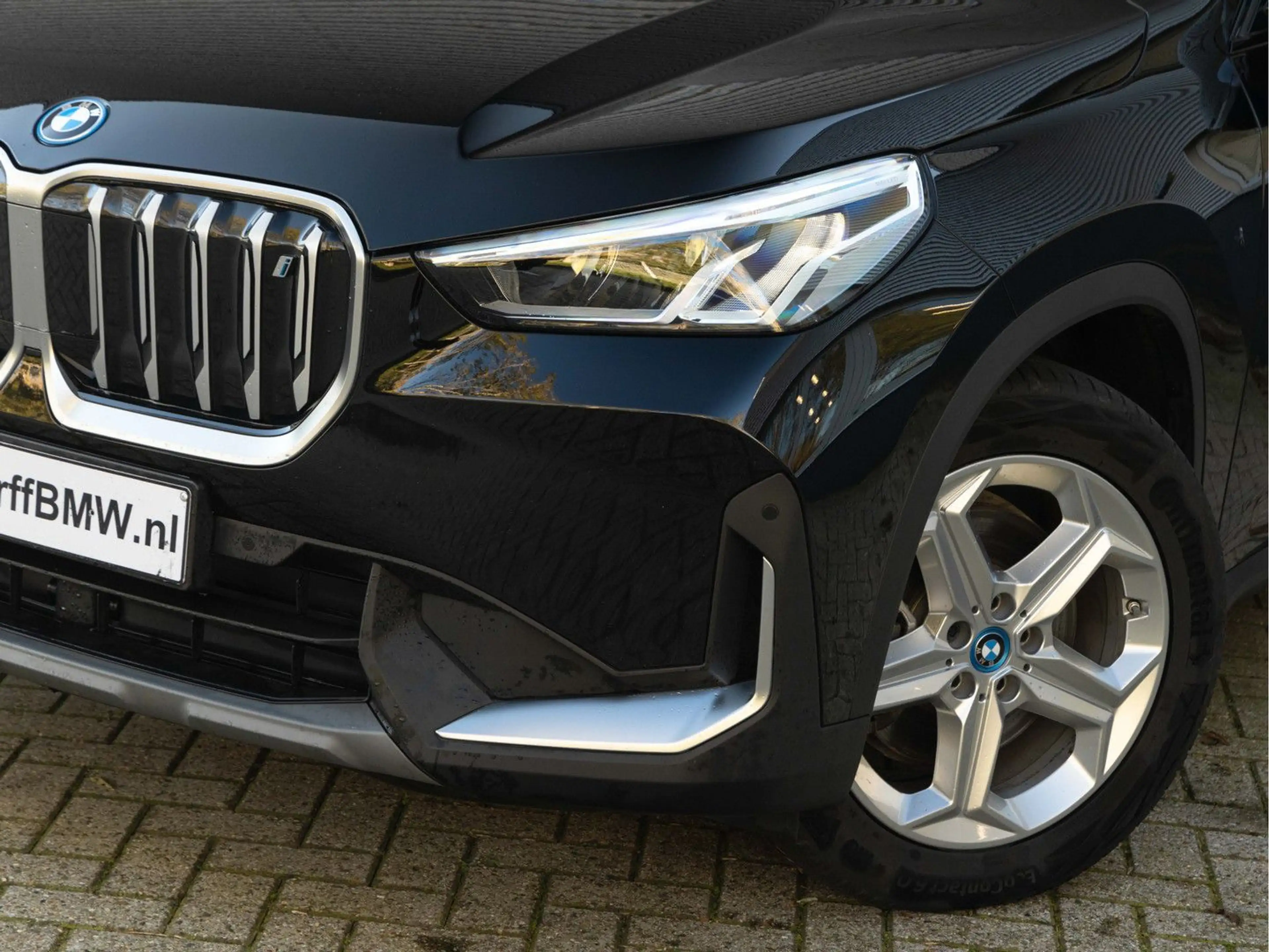 BMW iX1 xDrive30 - AHK - Driving + Parking Ass - sit — photo 8