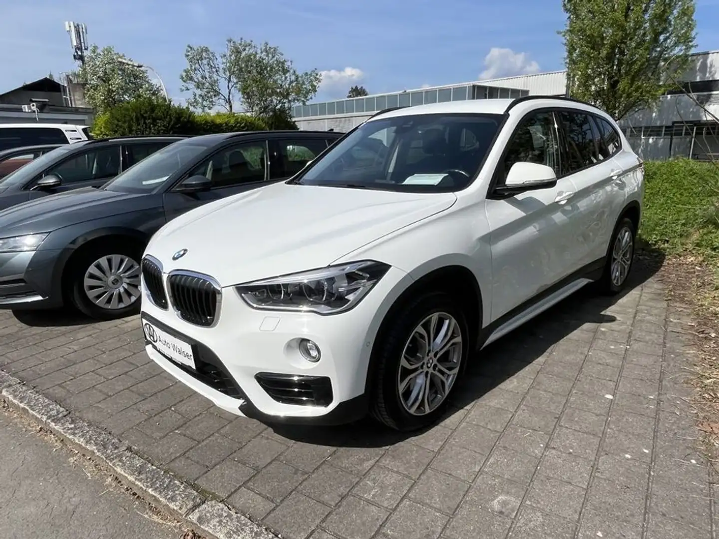 BMW X1 sDrive18i Aut. Sport Line Weiß - 2
