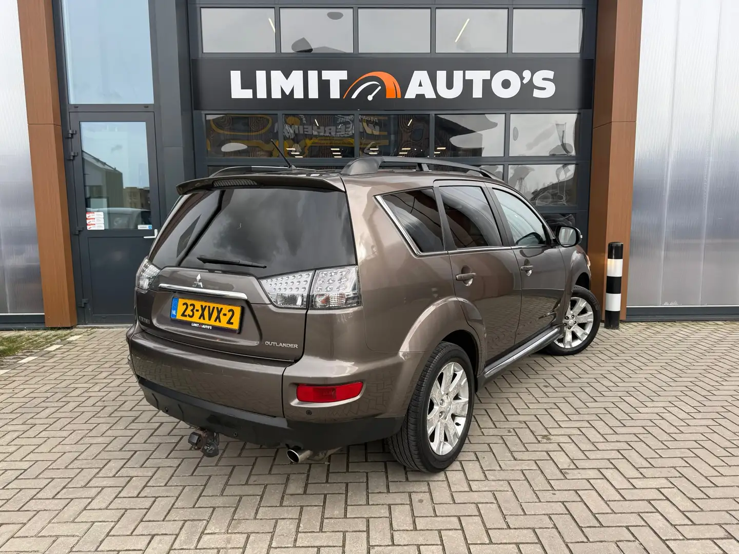 Mitsubishi Outlander 2.0 Edition Two Aut/Carplay/Schuifdak/Leder/Cruise Braun - 2
