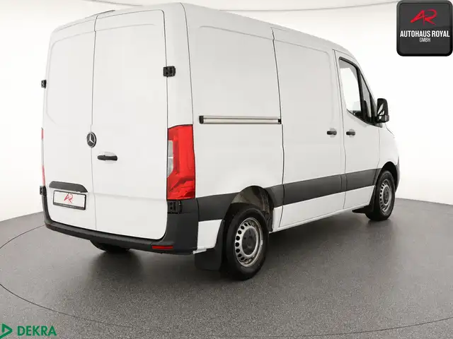 Mercedes-Benz Sprinter view 5