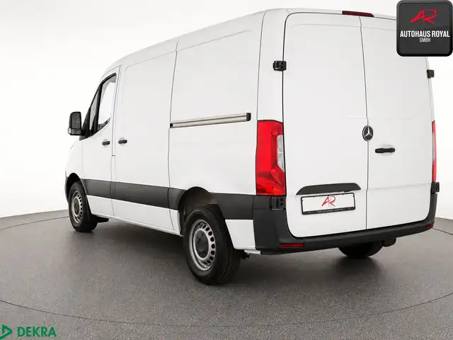 Mercedes-Benz Sprinter view 3