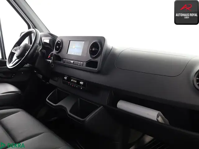Mercedes-Benz Sprinter view 9