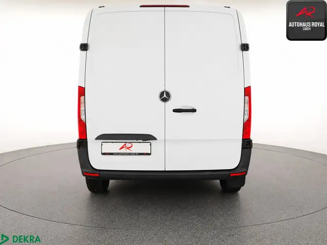Mercedes-Benz Sprinter view 4