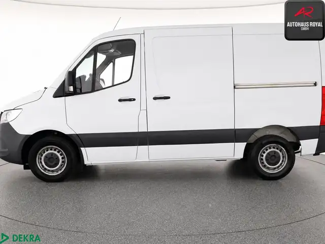 Mercedes-Benz Sprinter view 2