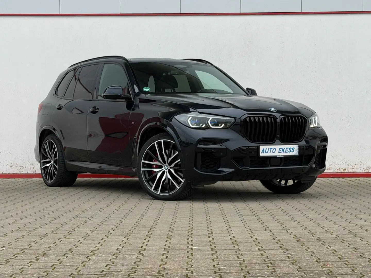 BMW X5 M50 i ACC*HuD*B&W*AHK*PANO*INDIVIDUAL*LASER Schwarz - 1