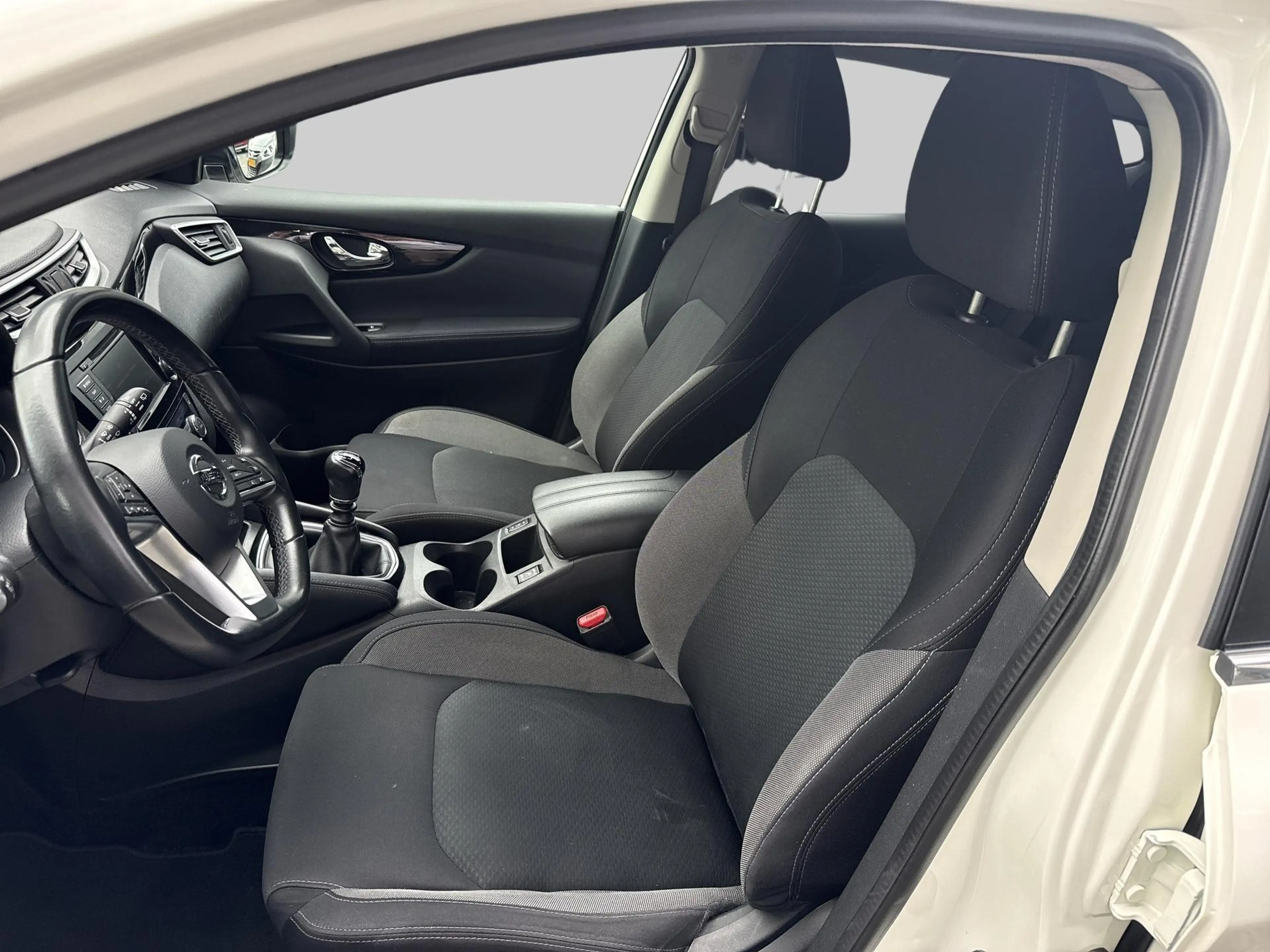 Nissan Qashqai 1.3 DIG-T Design Edition | Achteruitrij assistent — photo 12
